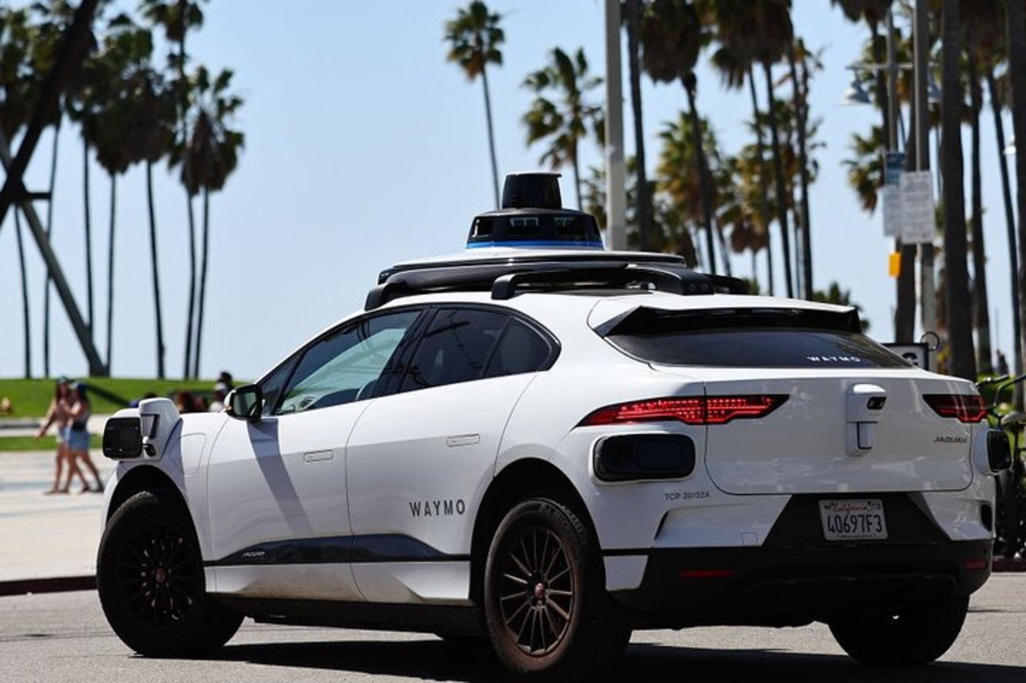 Los Angeles E-Car Tour of Hollywood & Beverly Hills - Image 5