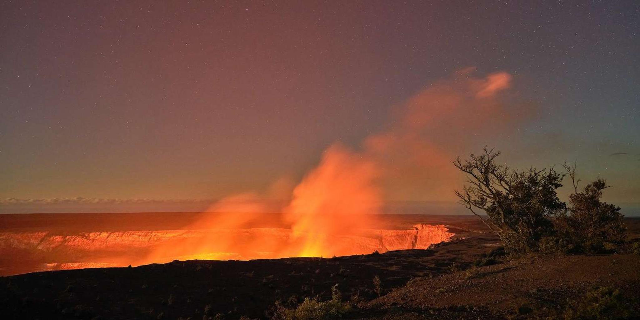 Big Island Volcanoes and Waterfall Tour - Image 4
