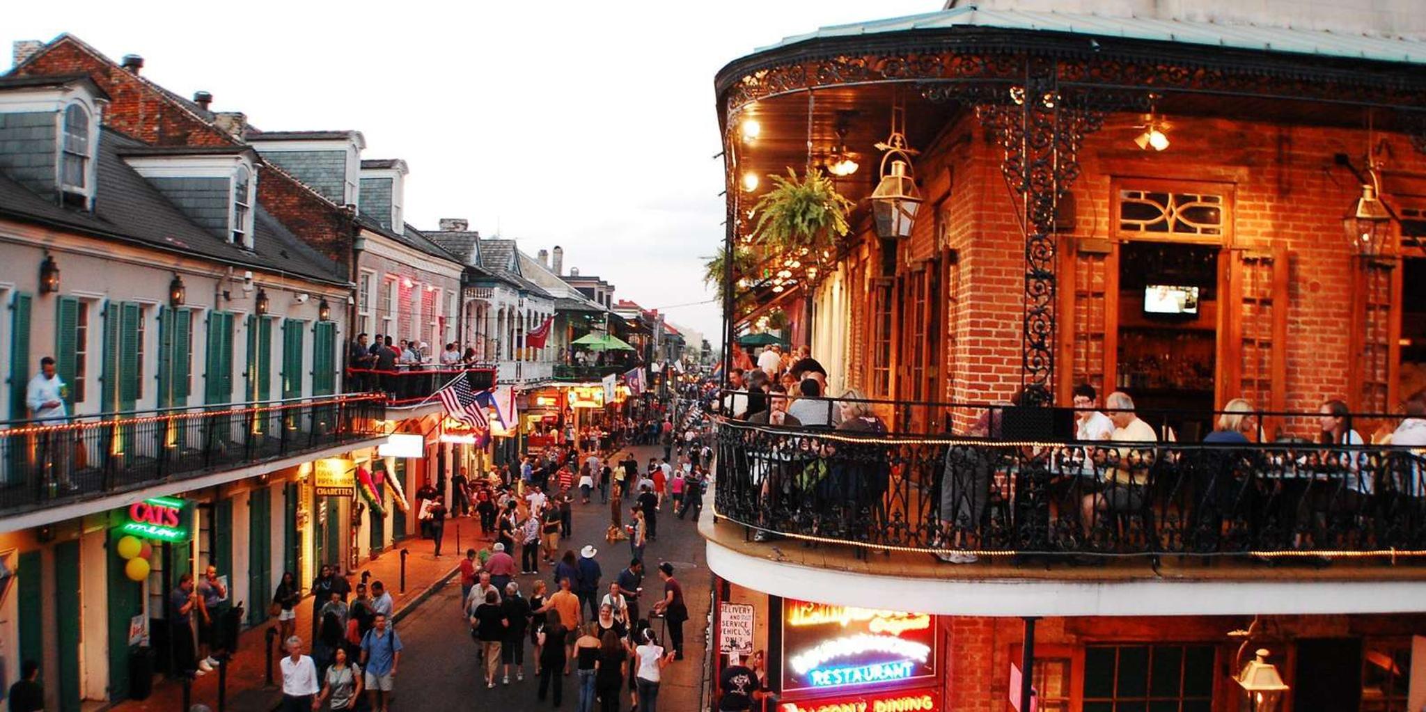 New Orleans Panoramic City Tour with Drink and Souvenir 3 hr