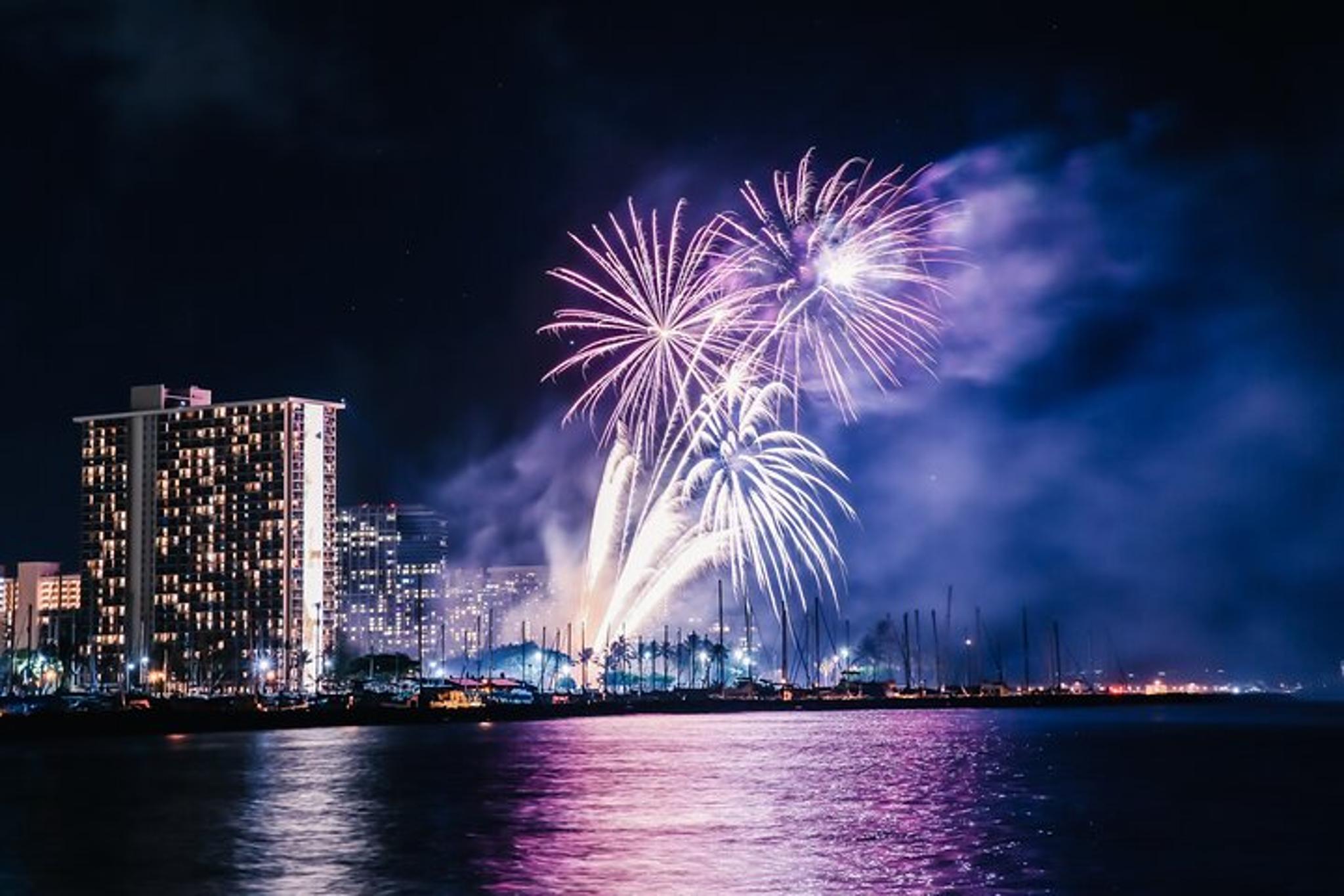 Waikiki Catamaran Cruise with Fireworks 2 hr - Image 2