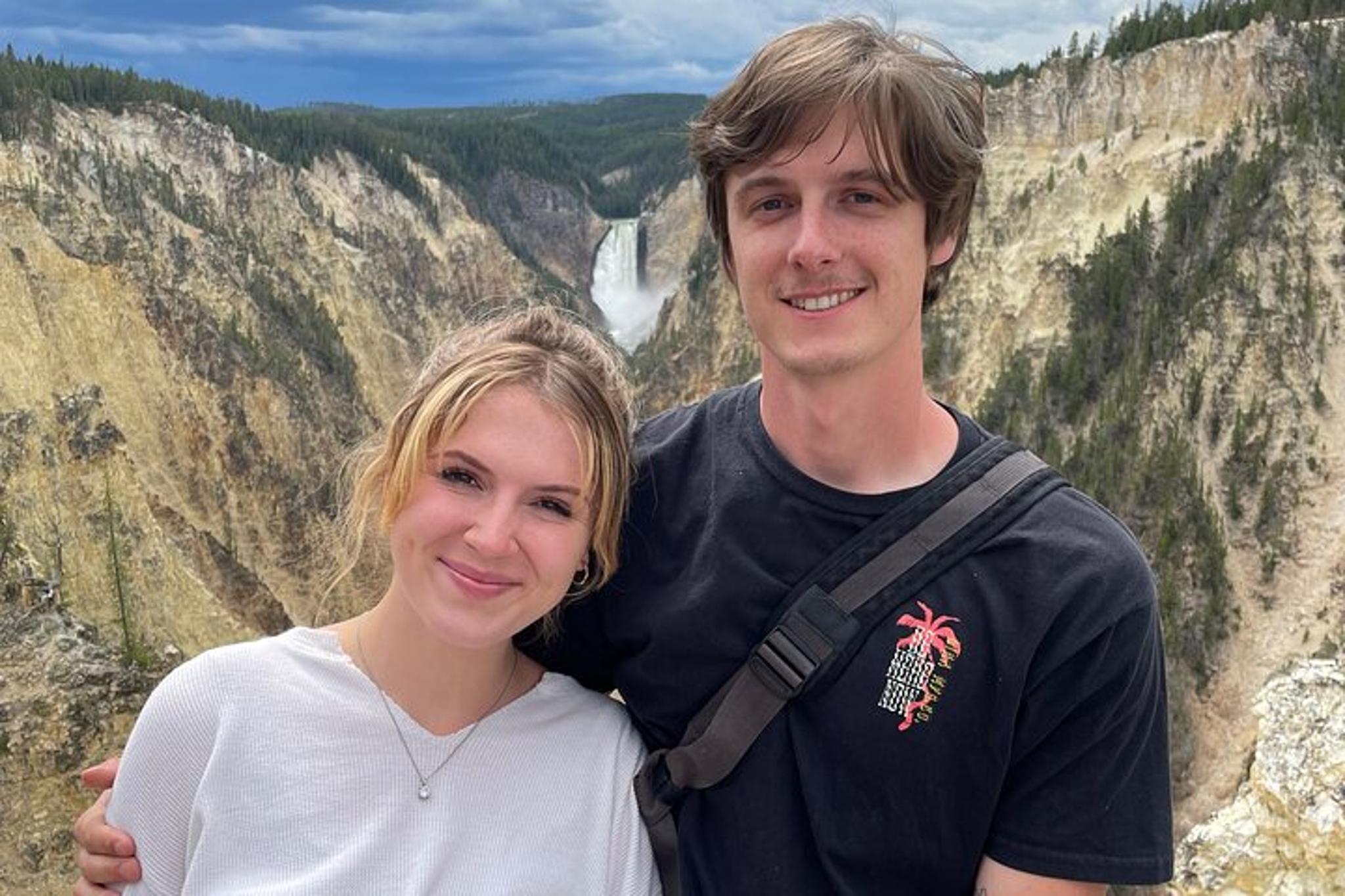 Yellowstone Wildlife and Hot Springs Tour - Image 6