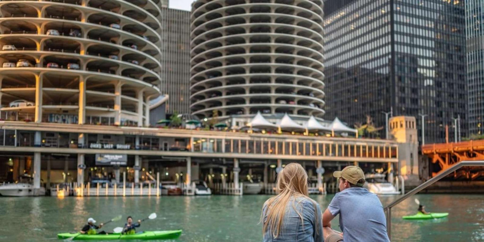 Chicago History and Architecture Walking Tour with Boat Cruise - Image 3