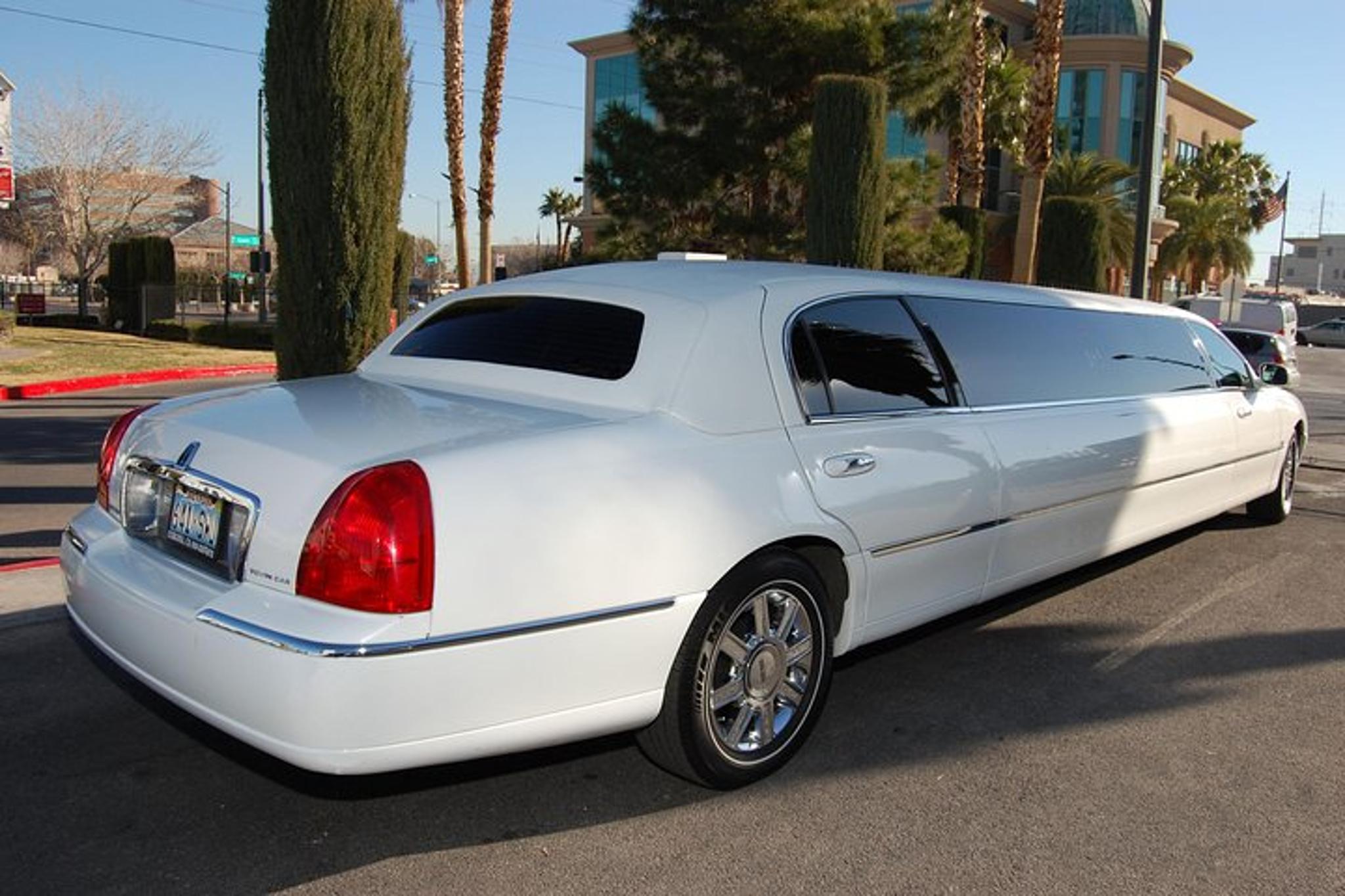 Las Vegas Hotel to Airport Limousine Transfer - Image 6