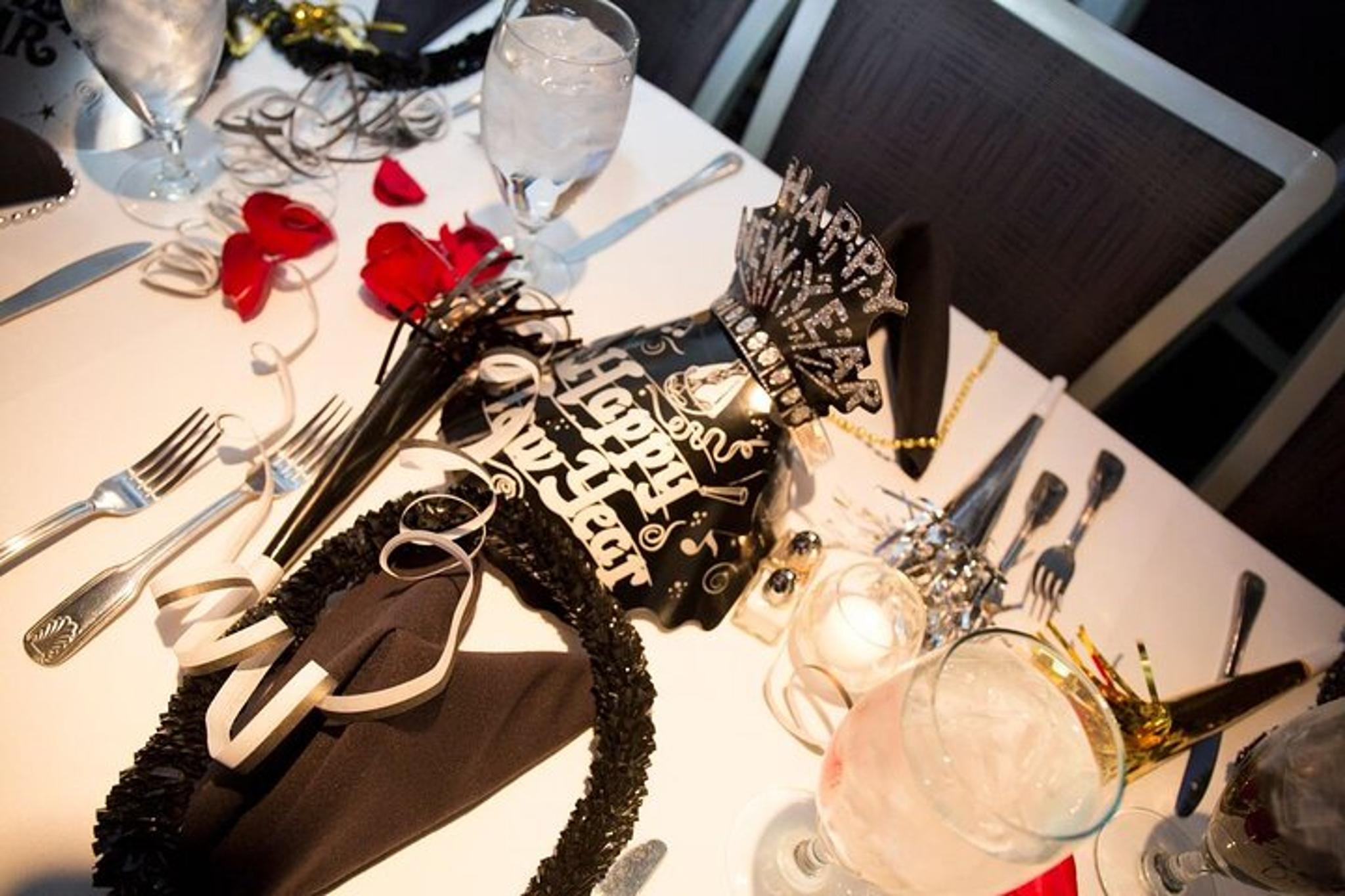 Marina del Rey New Year's Eve Dinner Cruise - Image 2