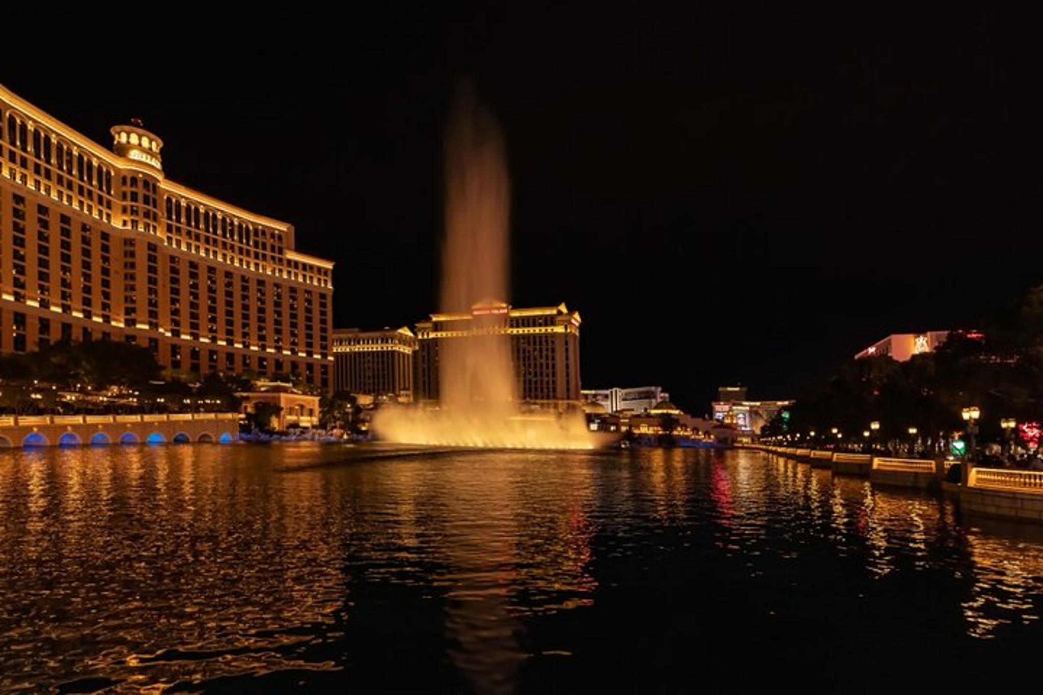 Las Vegas Walking Tour: Romance Meets Adventure 2 hr - Image 2