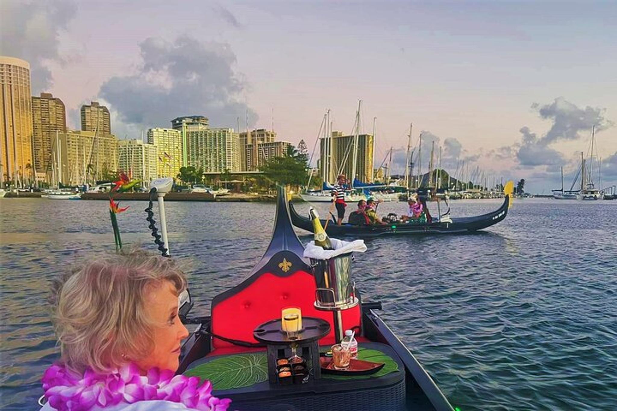 Waikiki Gondola Cruise with Lei and Pastries - Image 5