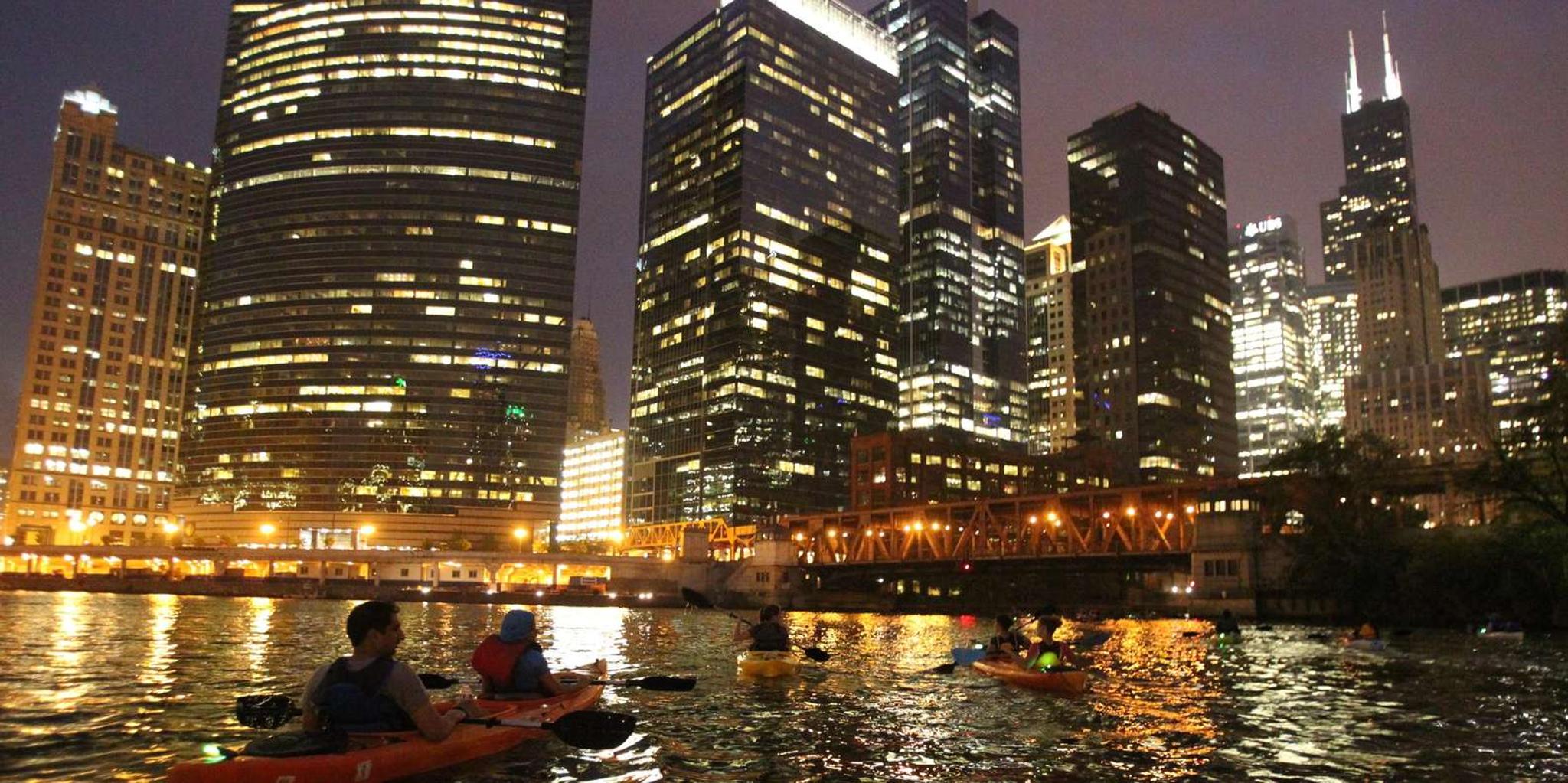 Chicago Ghosts and Gangsters Night Kayak Tour - Image 2