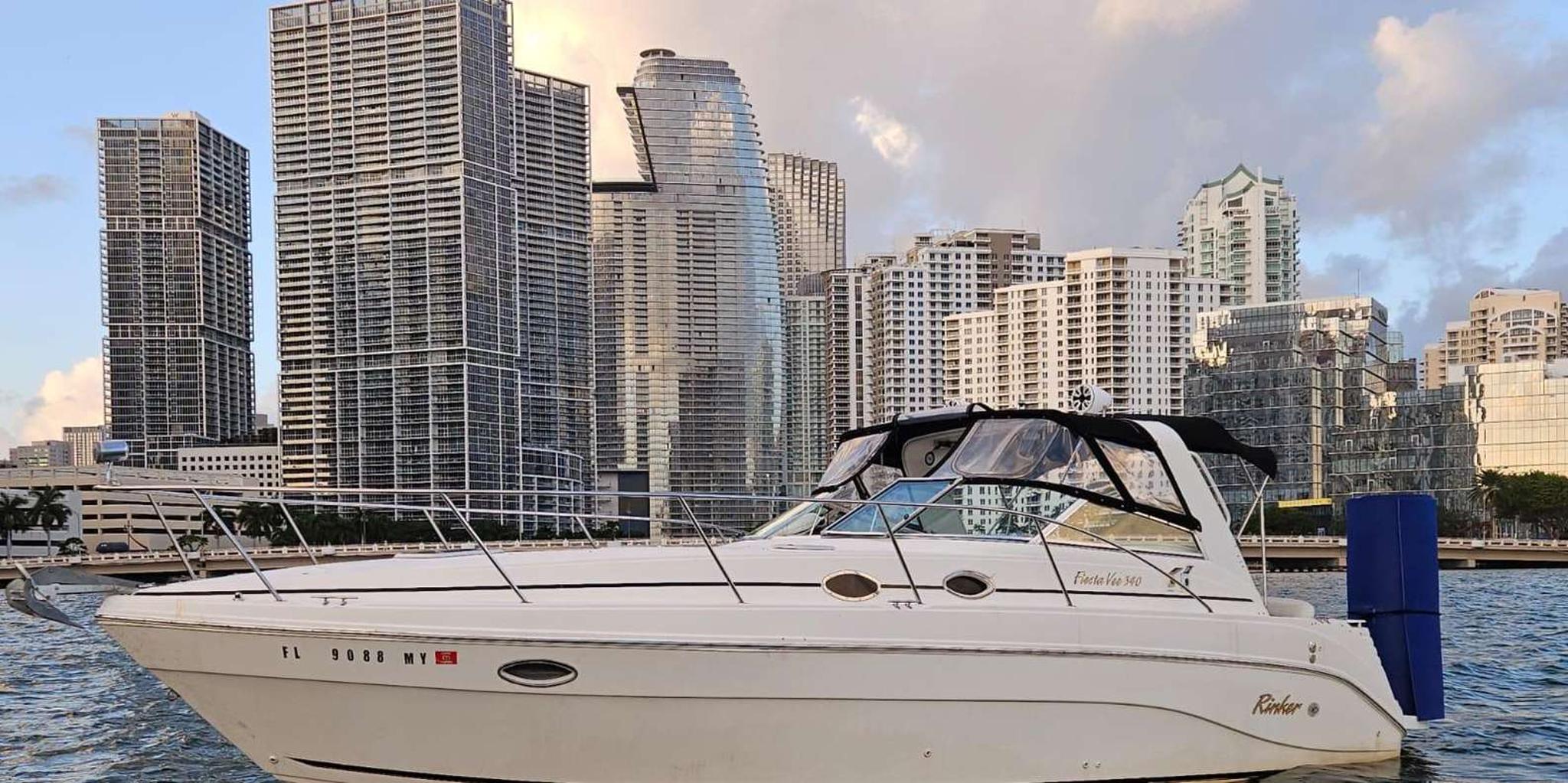 Miami Yacht Cruise with Champagne & Skyline