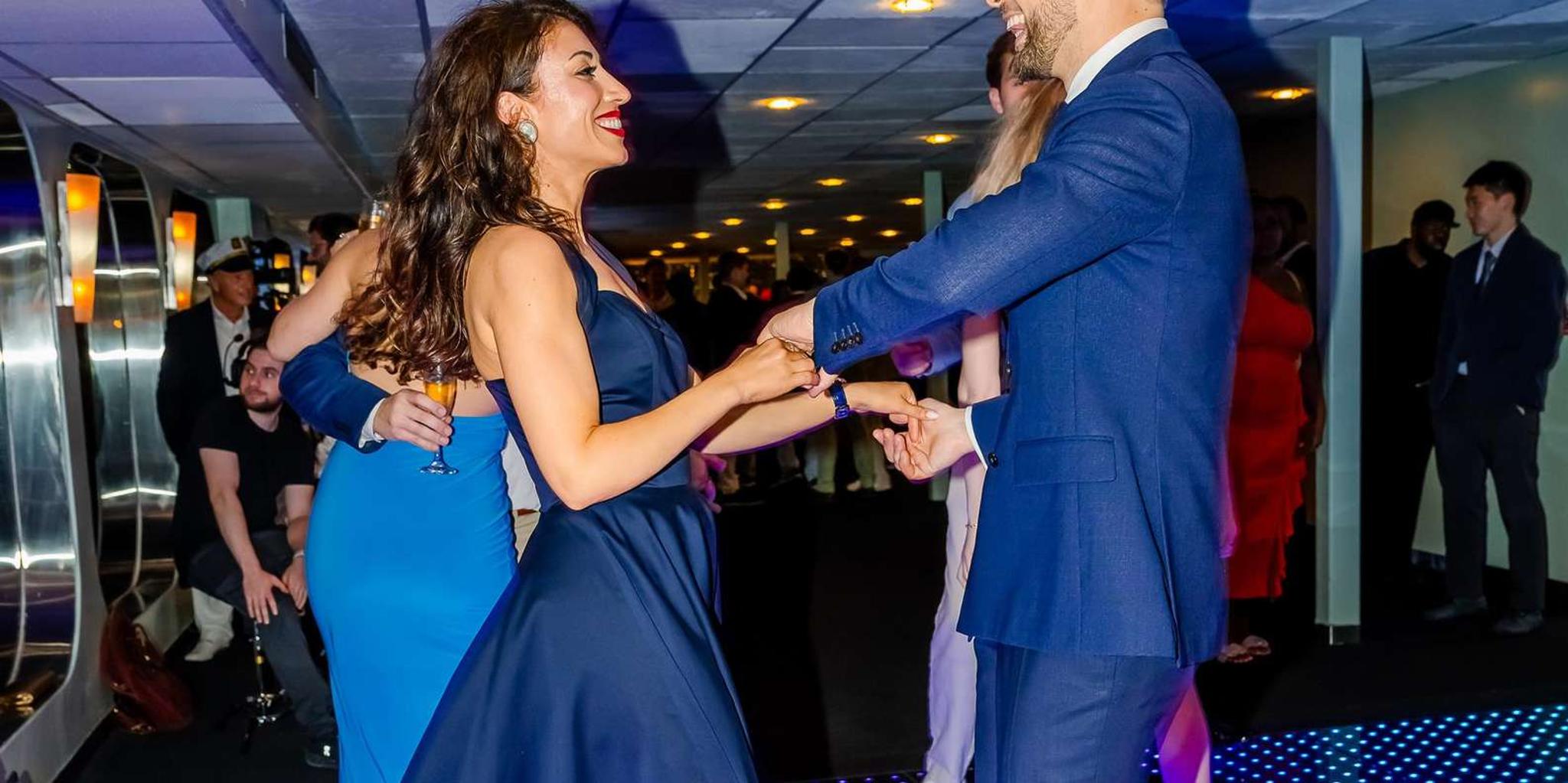 New York City Valentine's Dinner Cruise - Image 4