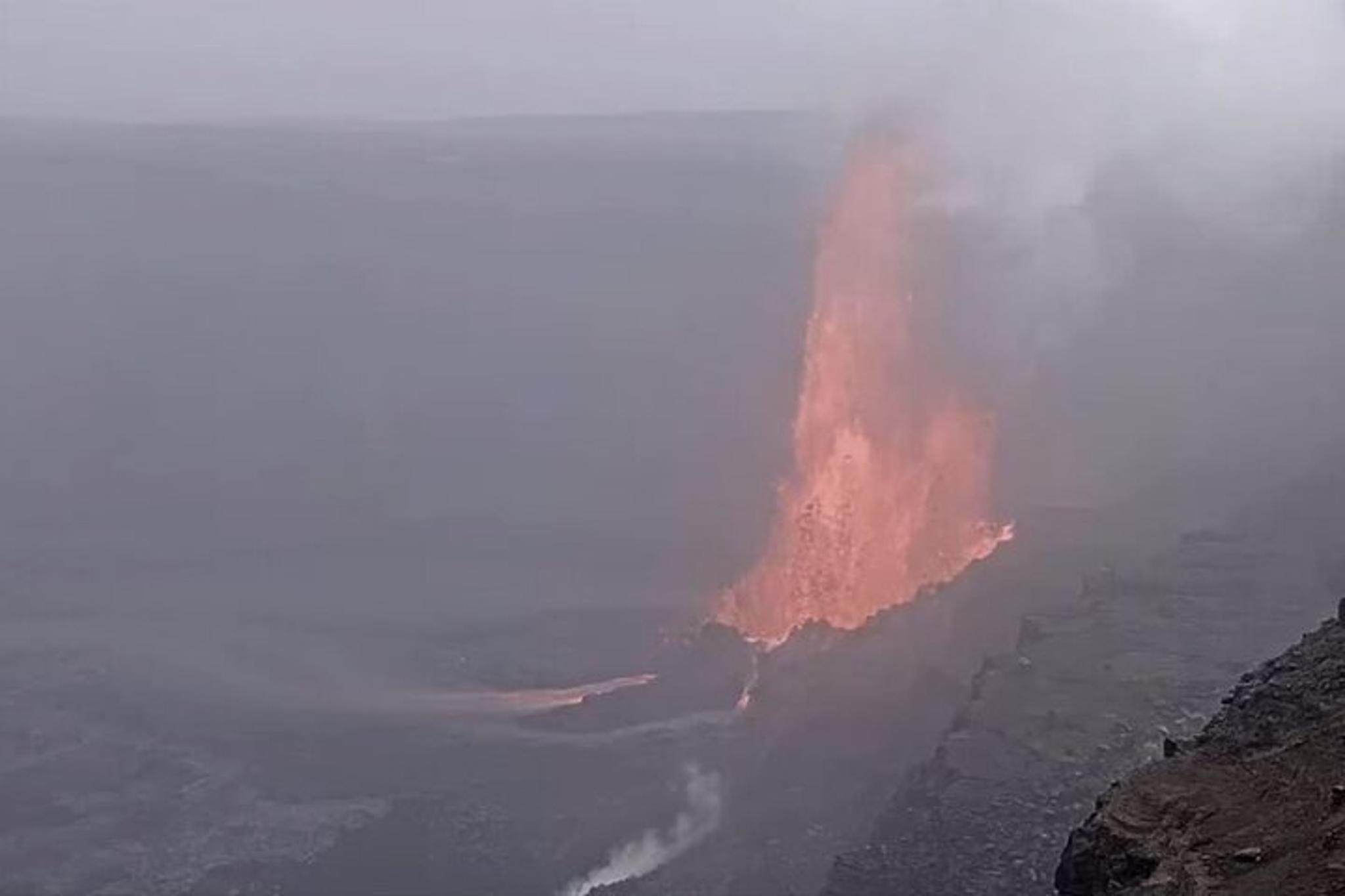 Hilo Volcanoes, Waterfalls, and Beaches Day Tour - Image 3