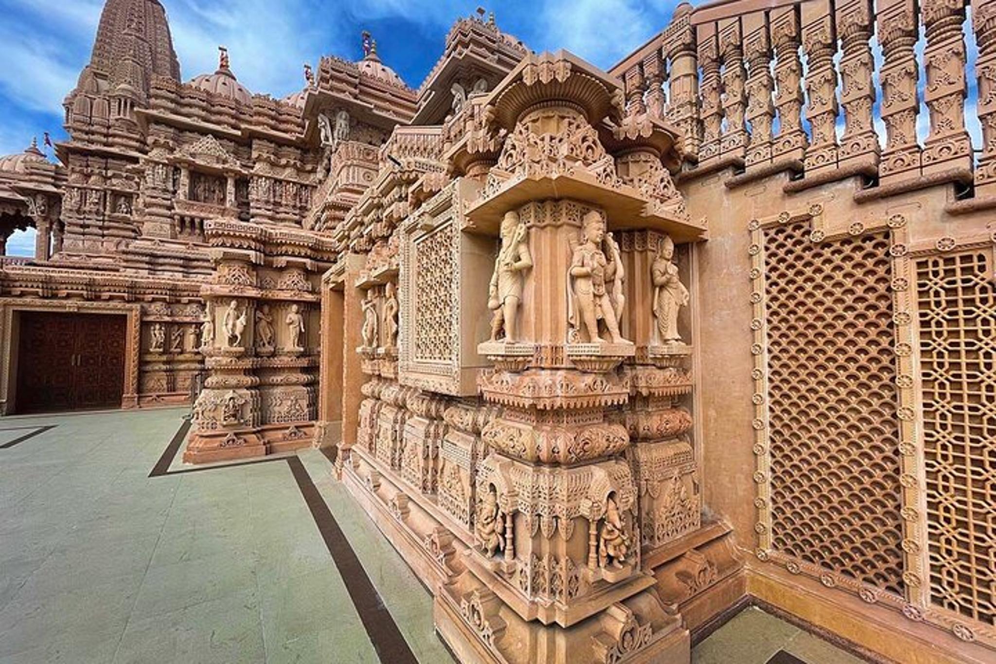 Los Angeles Hindu Temple and Buddhist Monastery Tour - Image 5