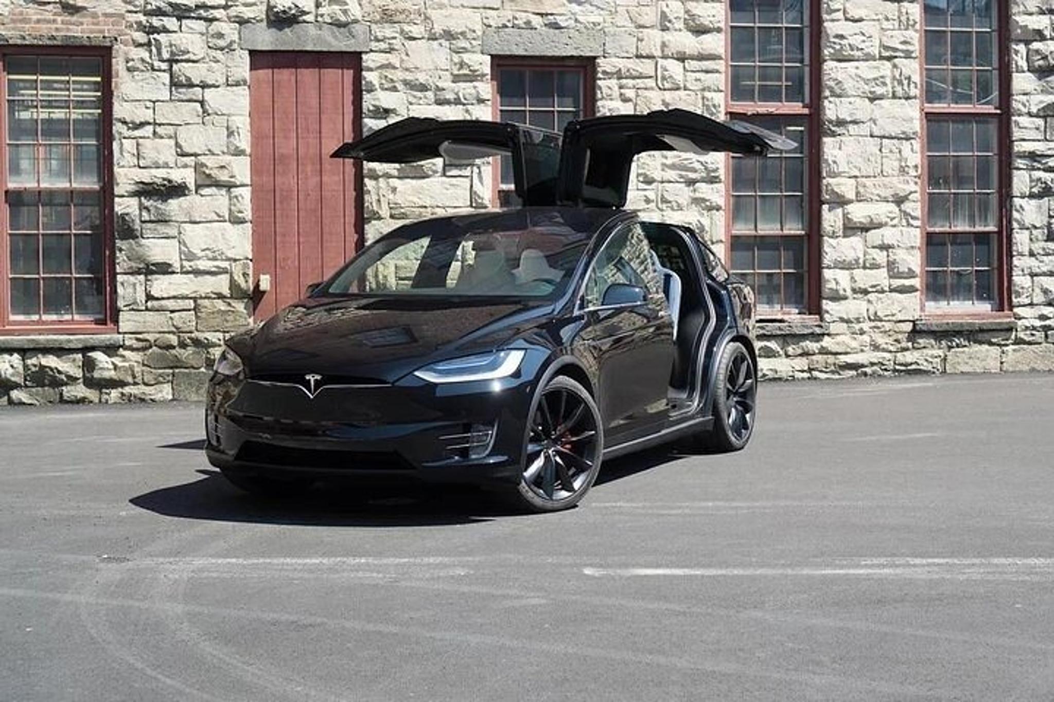 Las Vegas Private Airport Transfer by Electric Vehicle - Image 1