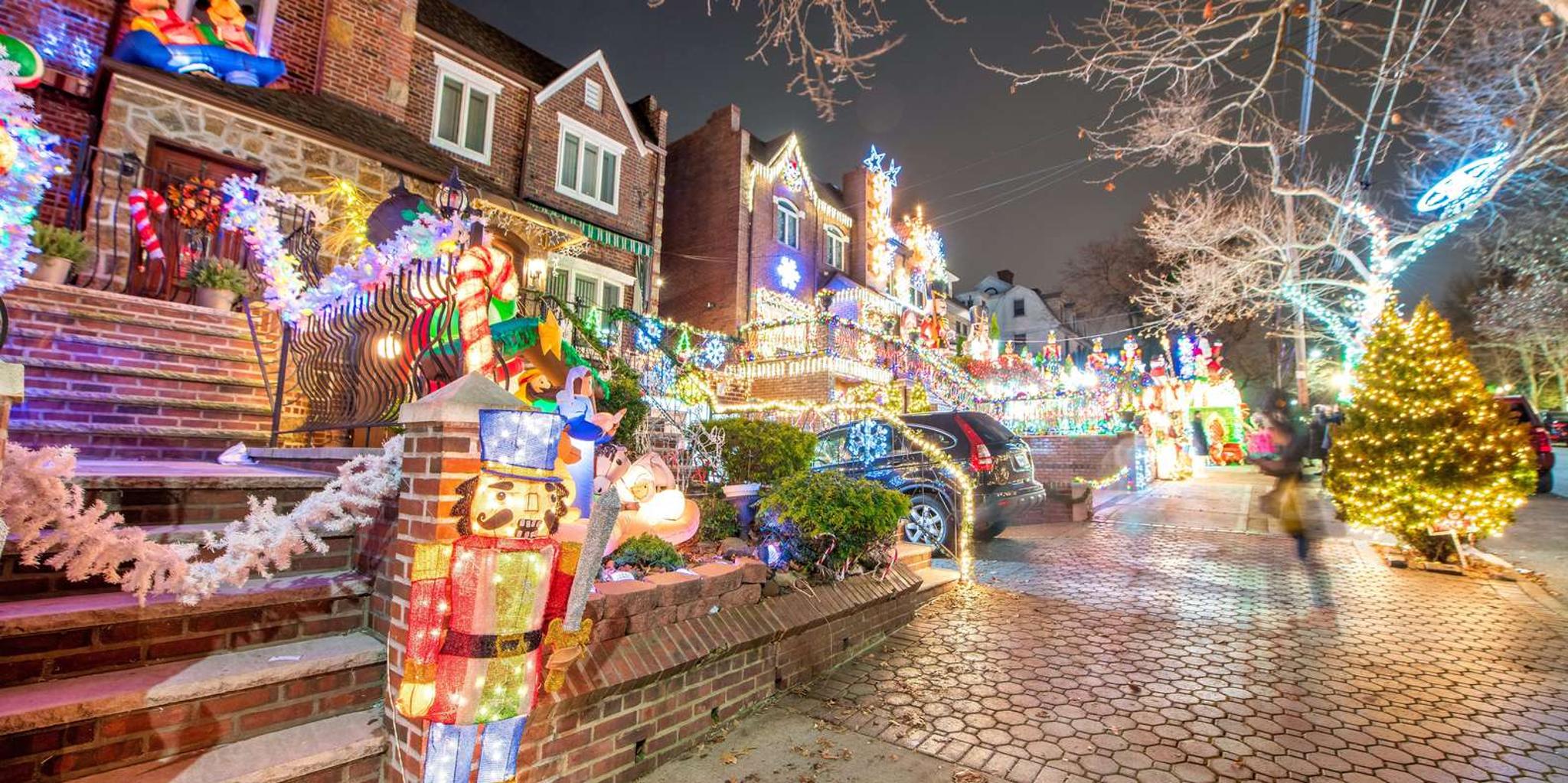 New York City Christmas Lights Tour in Dyker Heights - Image 2