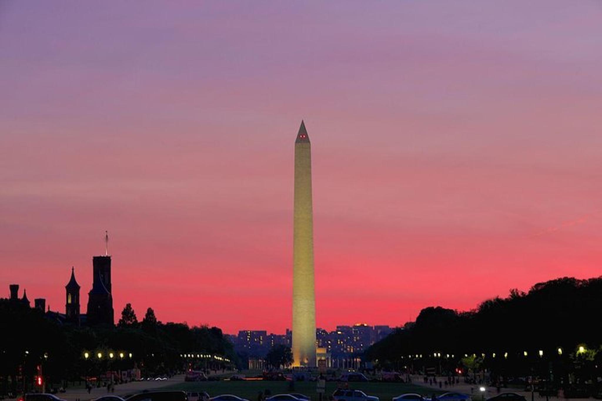 Washington DC Monuments by Moonlight Trolley Tour - Image 5