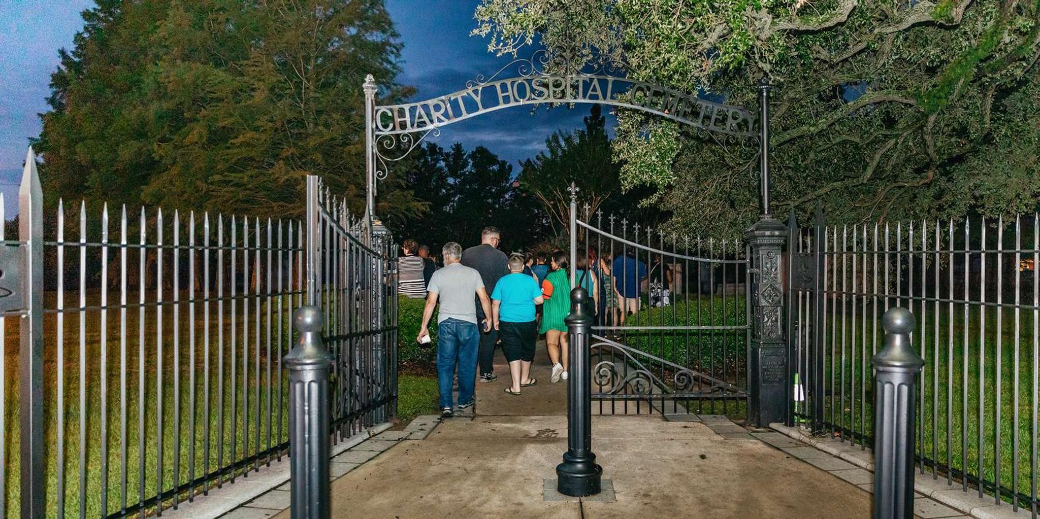 New Orleans Ghosts and Cemetery Bus Tour