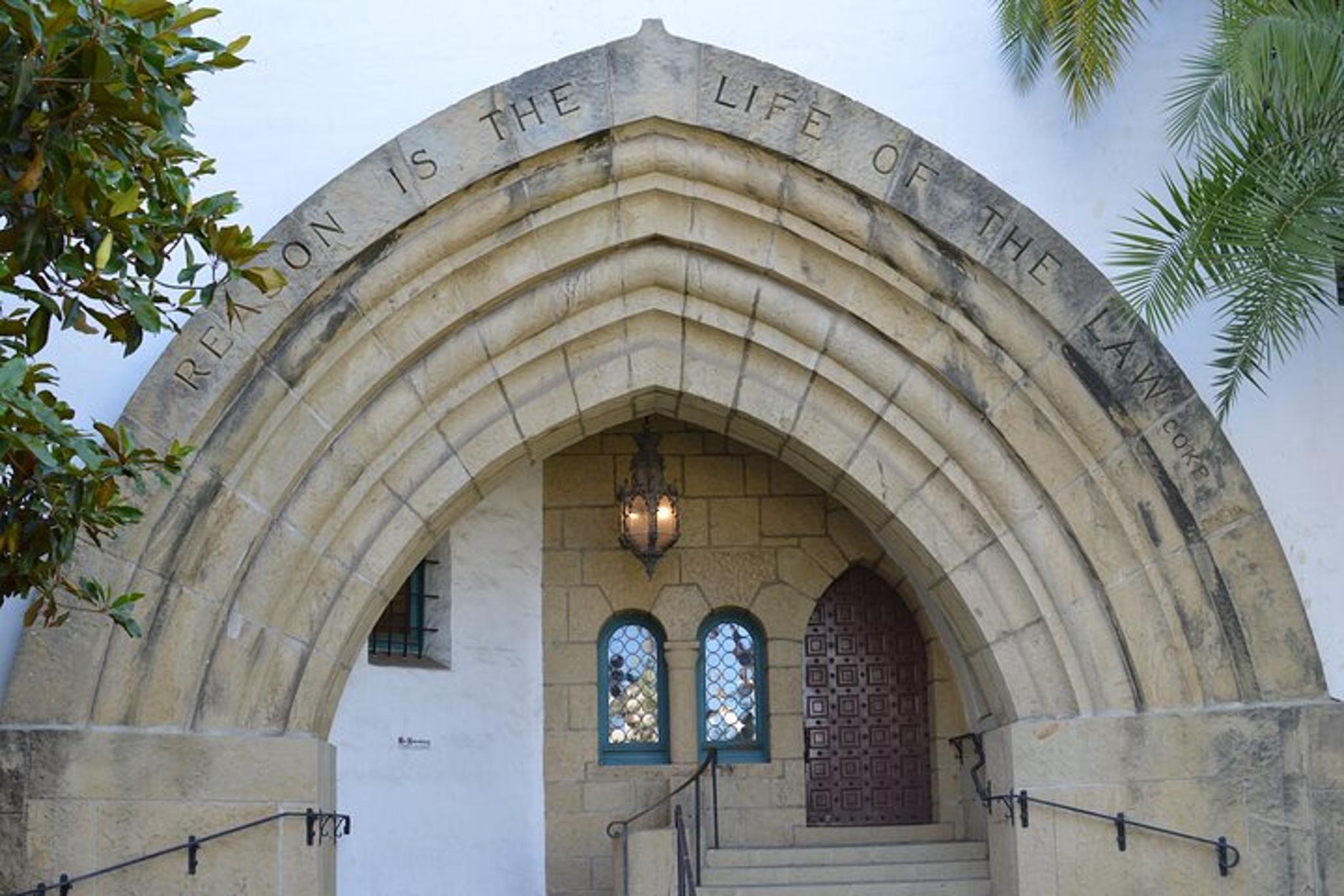 Santa Barbara Scavenger Hunt Walking Tour - Image 4