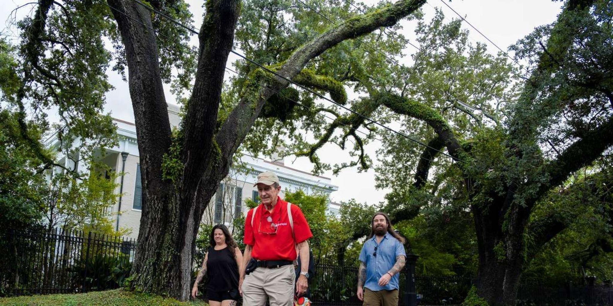 New Orleans Garden District Walking Tour