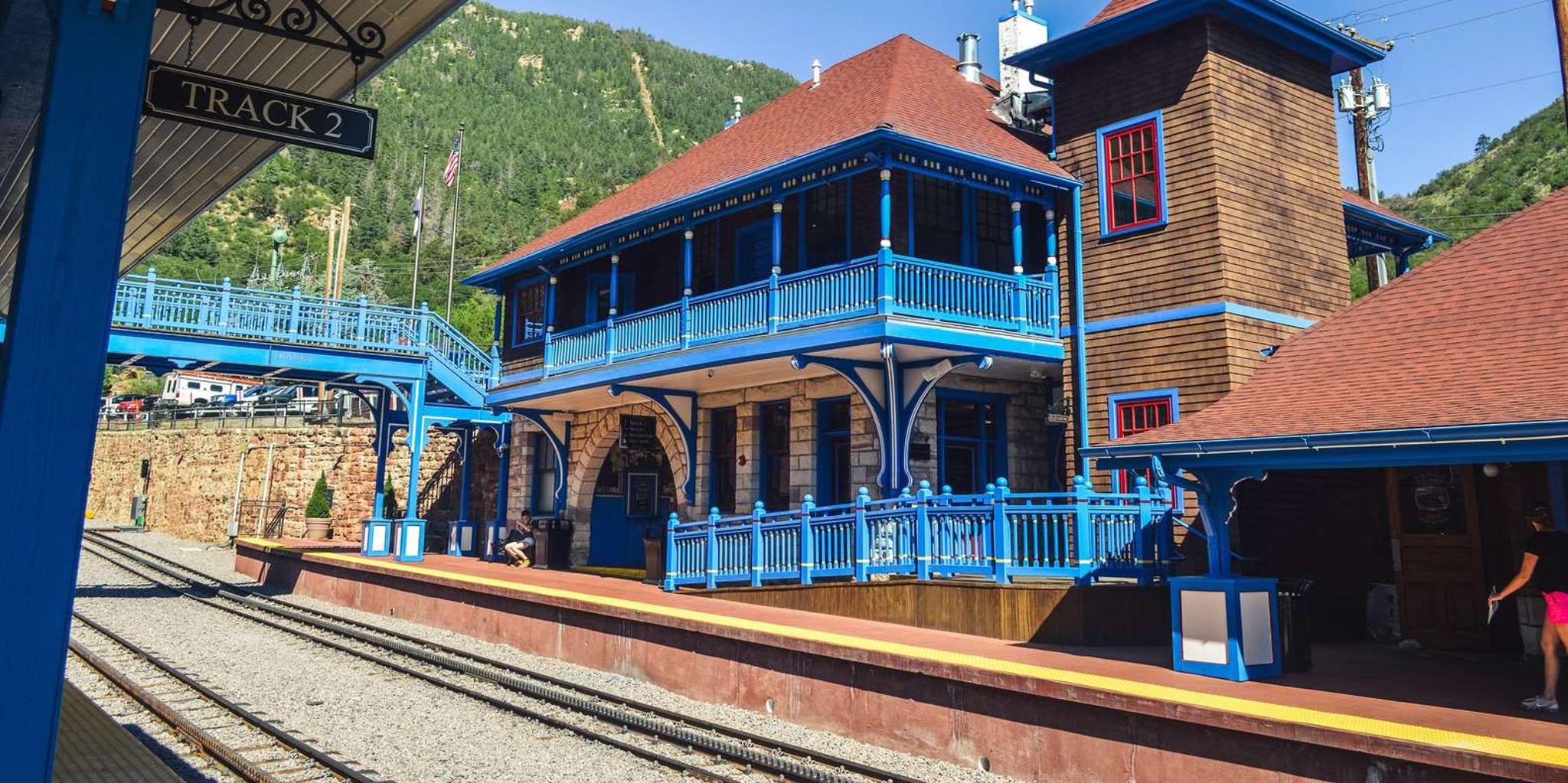 Colorado Springs Pikes Peak Cog Railway & Garden of the Gods Tour - Image 2