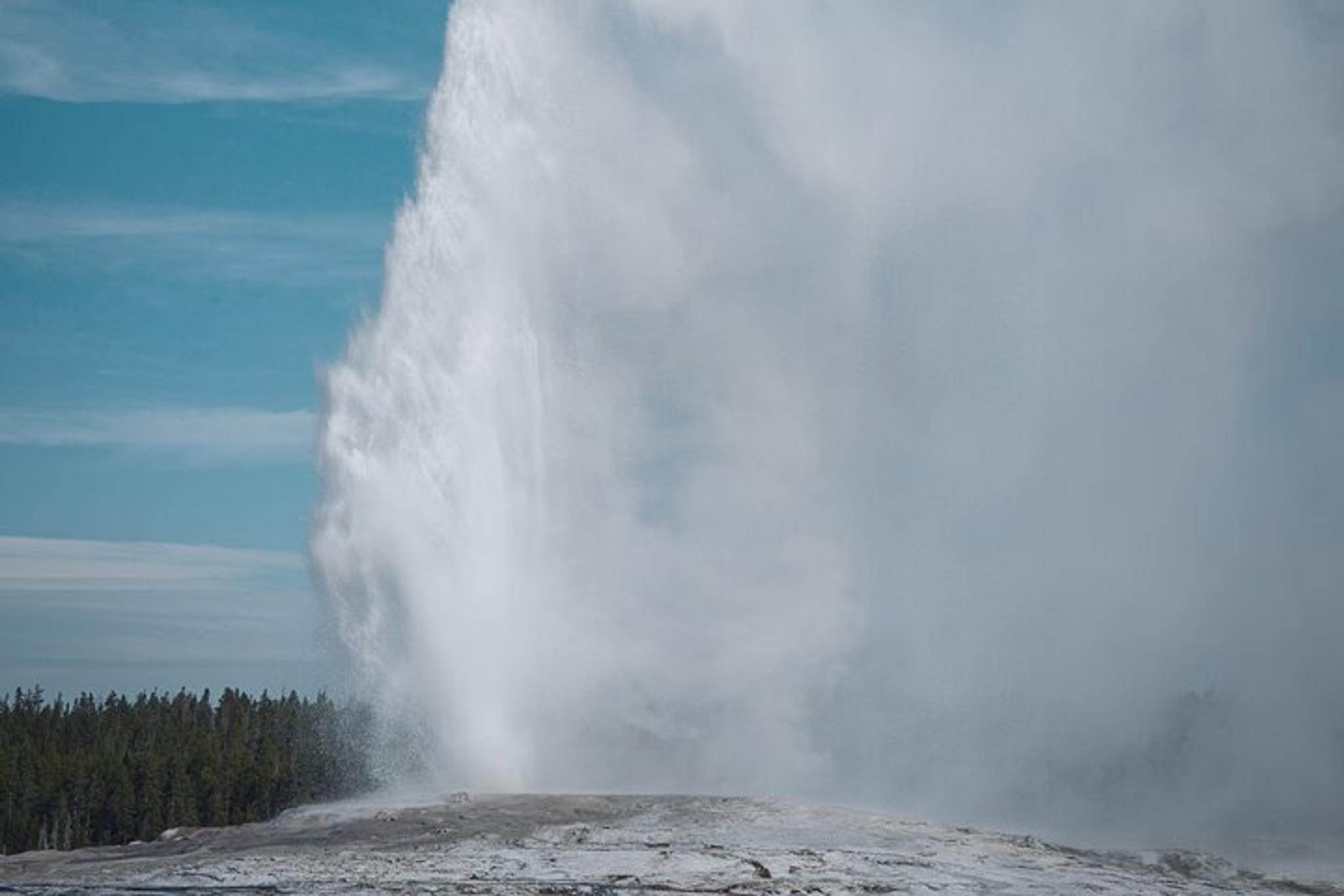 Yellowstone Private Small-Group Tour with Lunch - Image 2