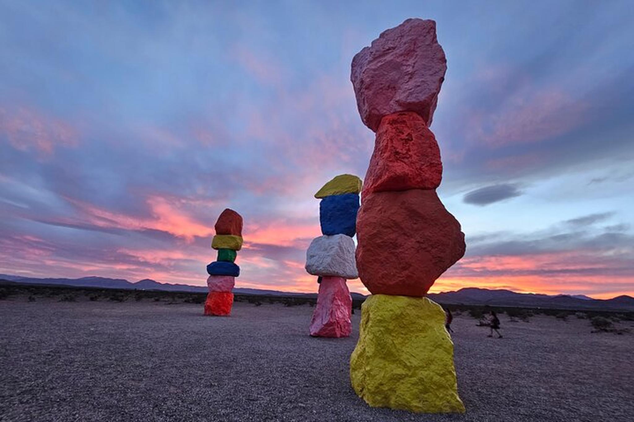 Las Vegas Grand Canyon Tour with Hoover Dam and 7 Magic Mountains