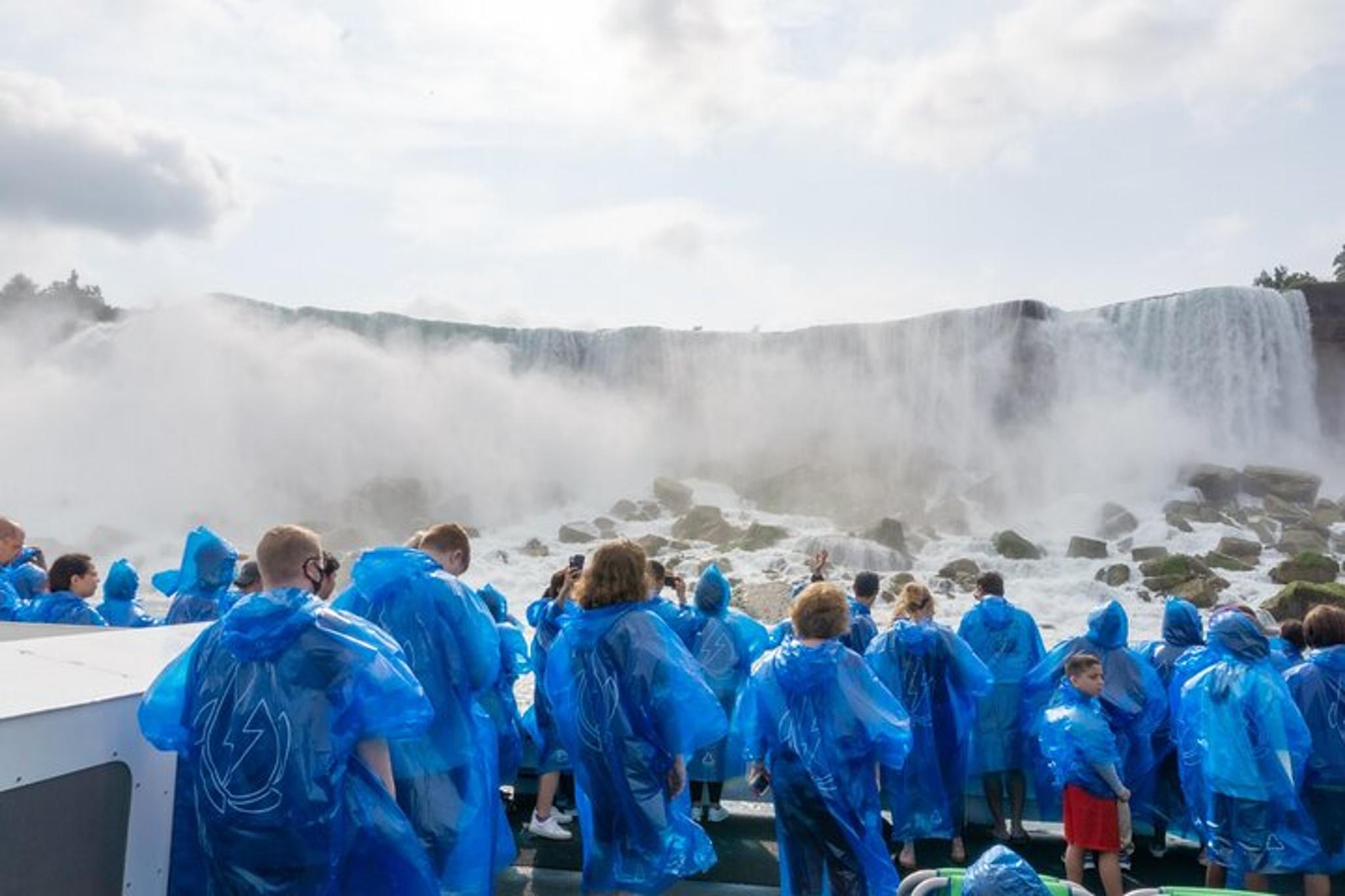 Niagara Falls Walking Tour with Maid of the Mist - Image 1
