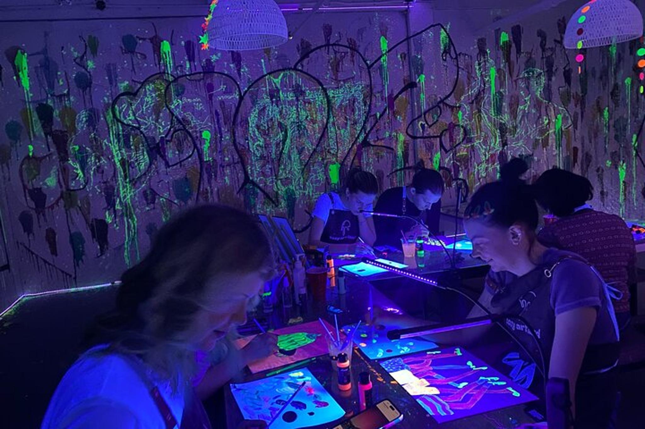 New York City Paint-in-the-Dark DJ Workshop - Image 4
