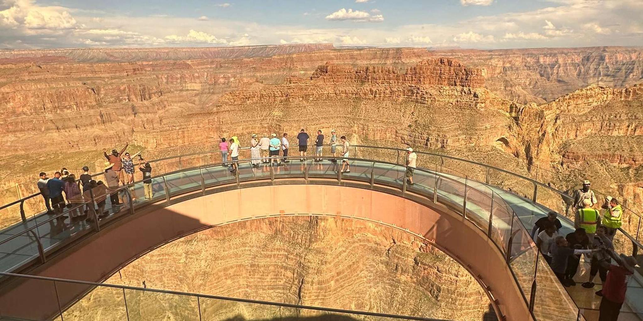 Las Vegas Grand Canyon, Hoover Dam & Joshua Tree Tour - Image 4