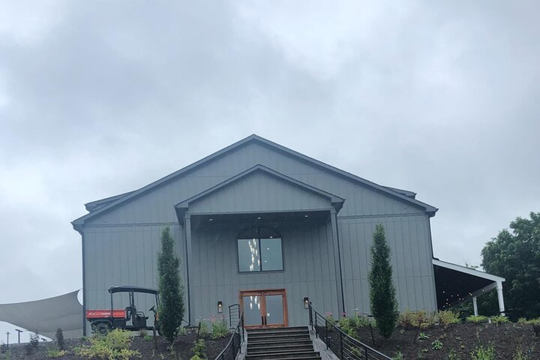 Virginia Winery Excursion by Luxury Vehicle - Image 5