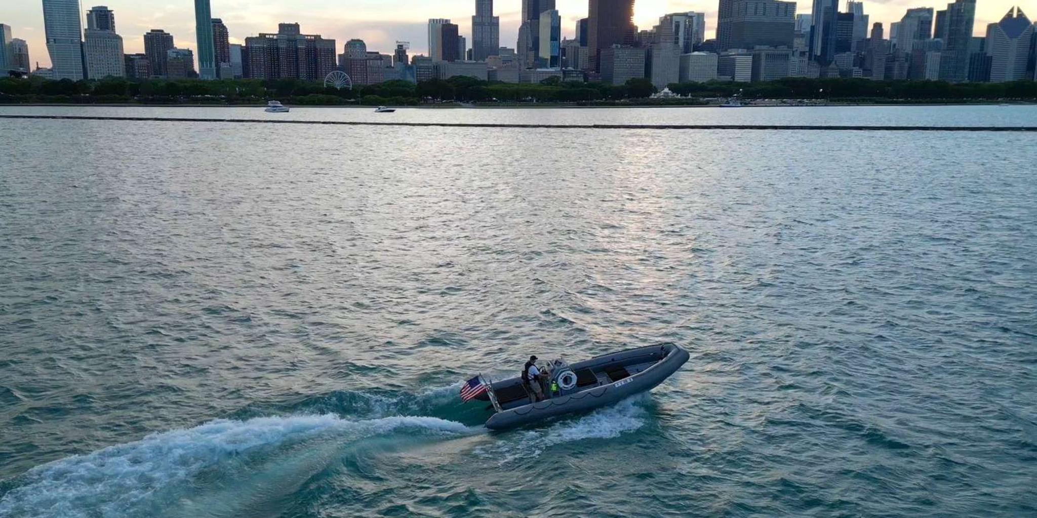 Chicago Lake and River RIB Boat Tour - Image 4
