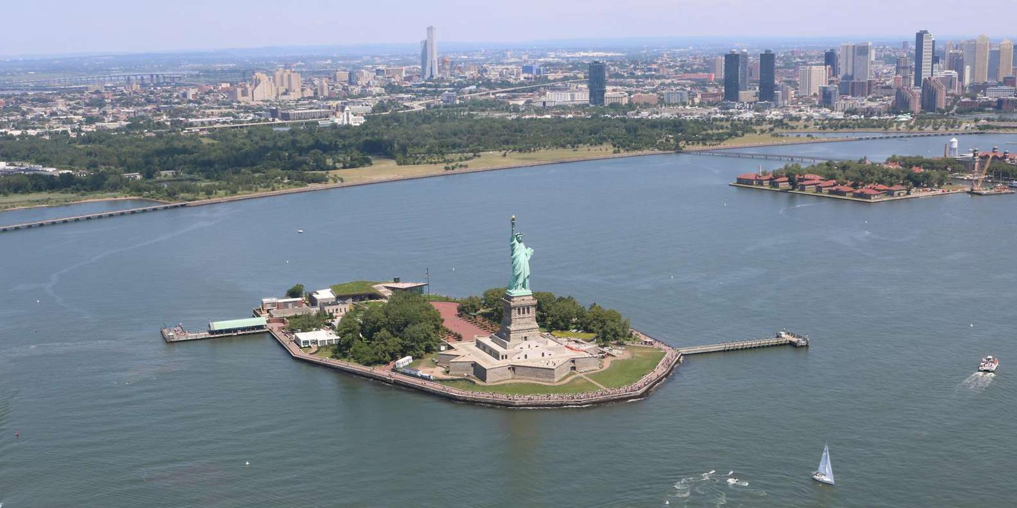 New York Statue of Liberty and Brooklyn Bridge Tour - Image 6