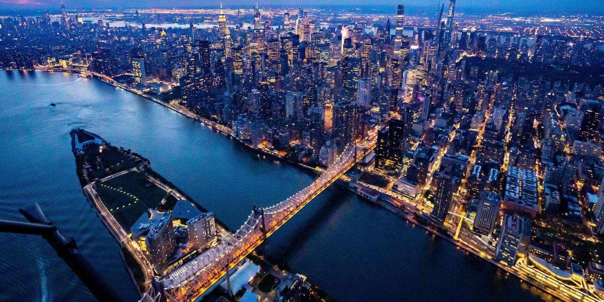 New York City Helicopter Tour with Champagne - Image 2