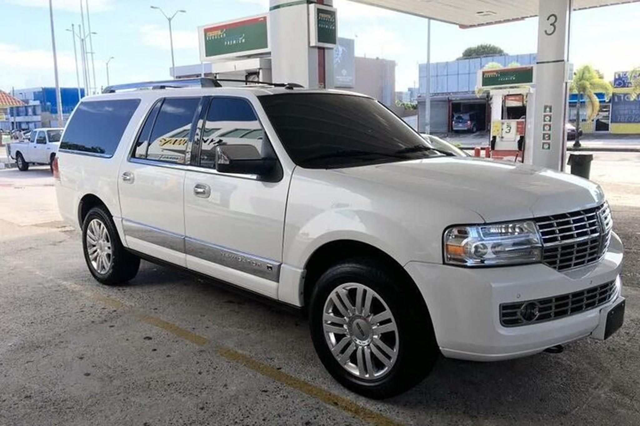 Key West Private Airport Transfer - Image 1