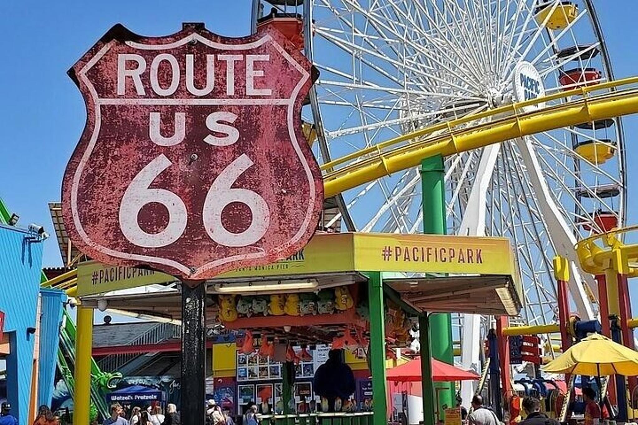 Los Angeles Beach Towns and Shoreline Village Tour