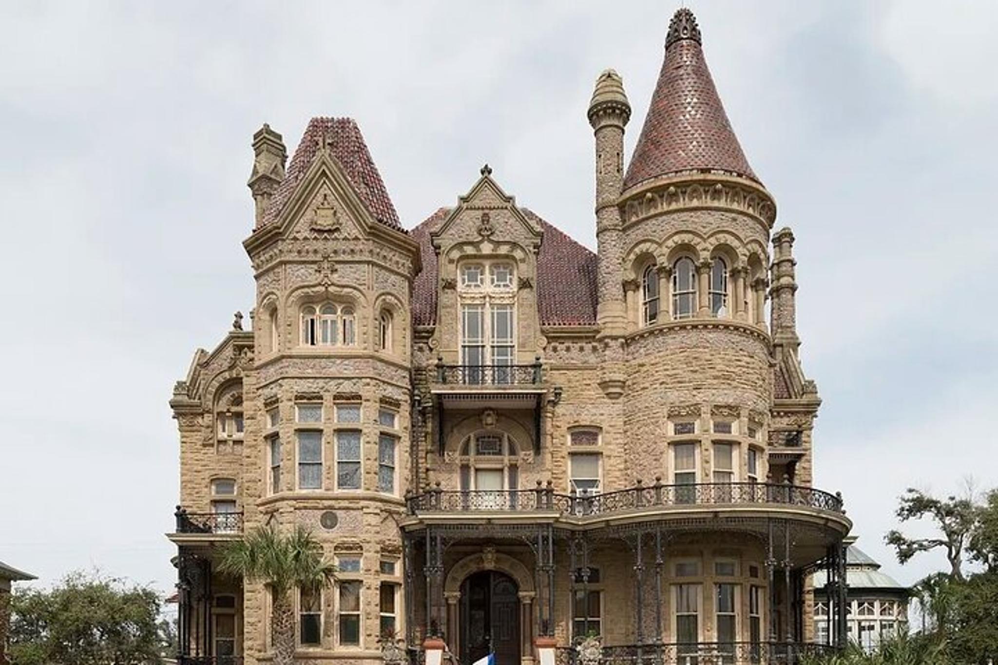 Galveston Mansions and Murder Walking Tour 90 min - Image 1