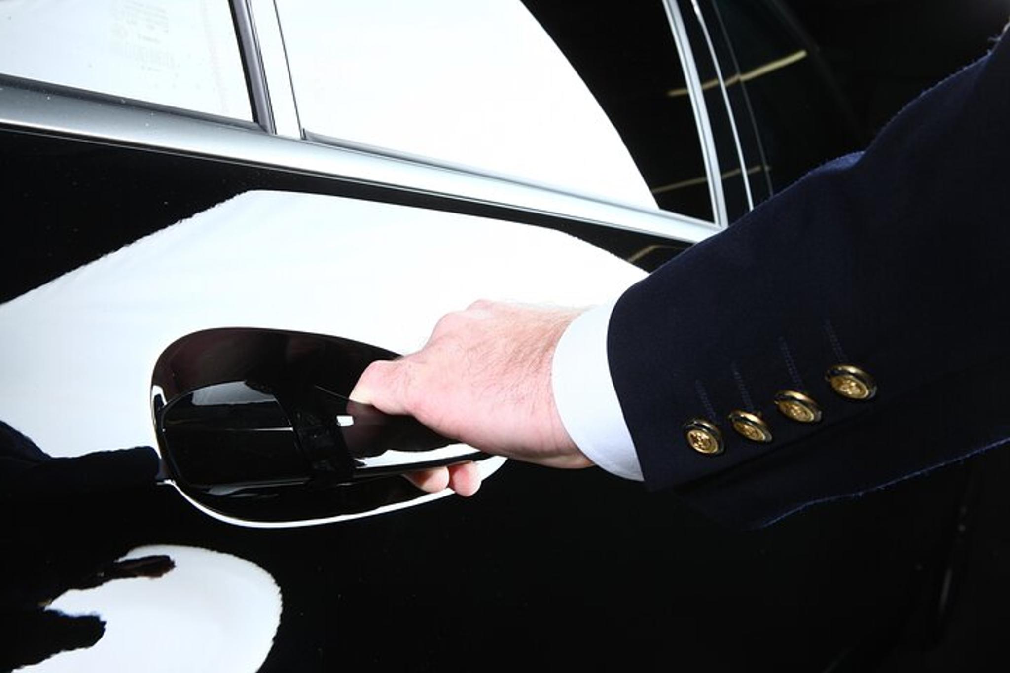 Vienna Private Airport Transfer - Image 4