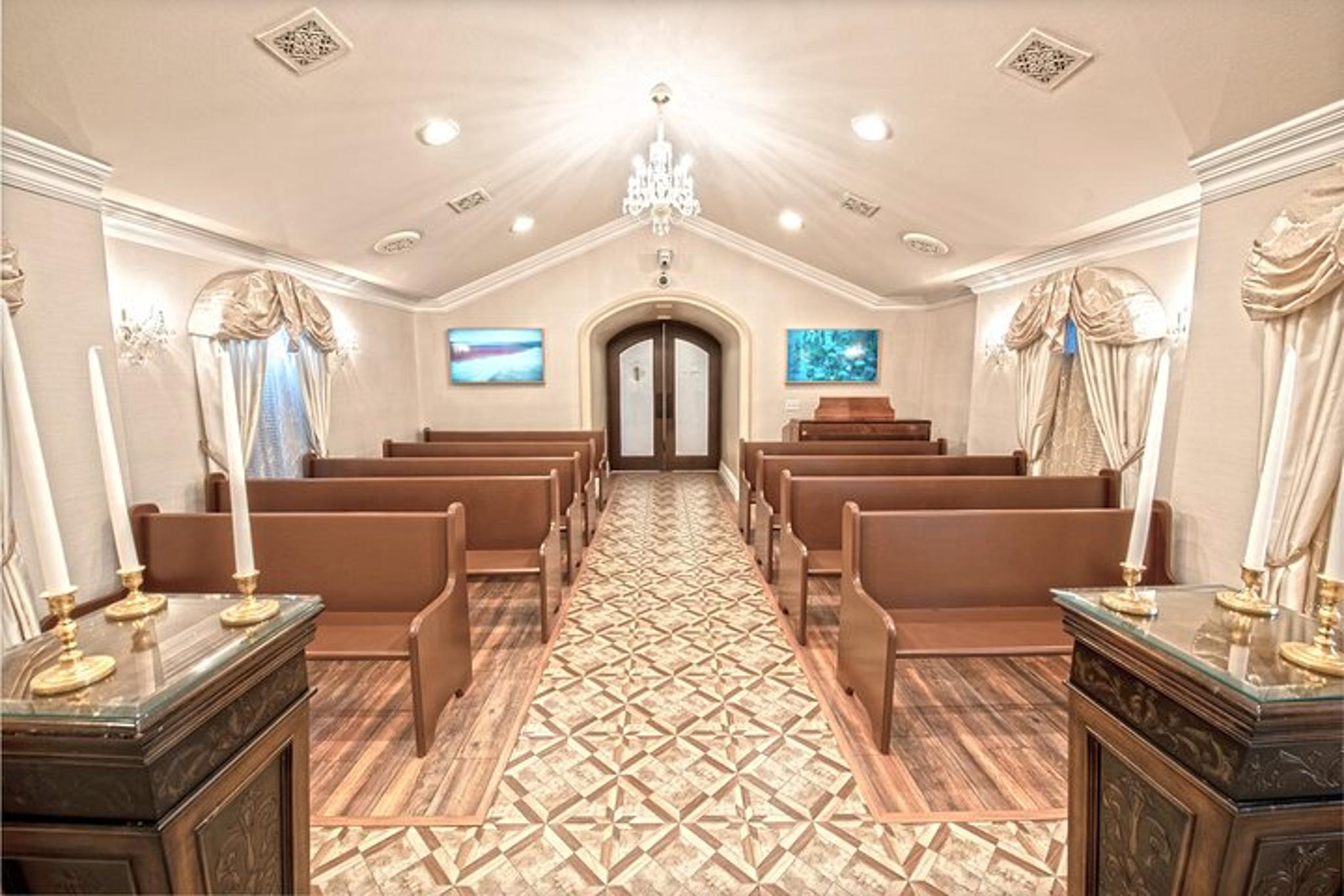 Las Vegas Wedding Package in Victorian Chapel - Image 6