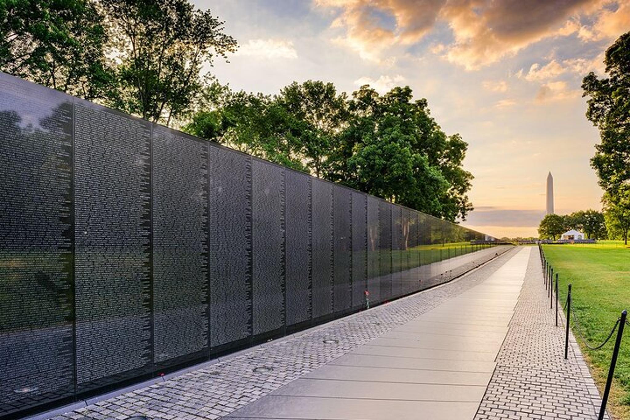 Washington D.C. National Mall Memorials Tour - Image 4