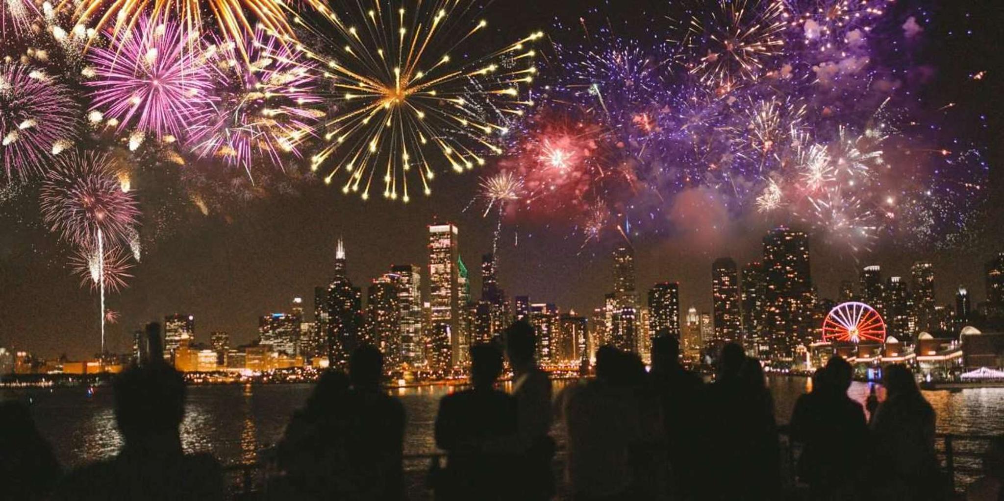 Chicago Lake Michigan Fireworks Dinner Cruise - Image 3