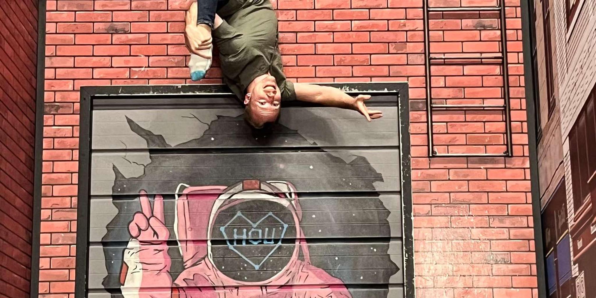 Houston Museum of Illusions Entry Ticket - Image 5