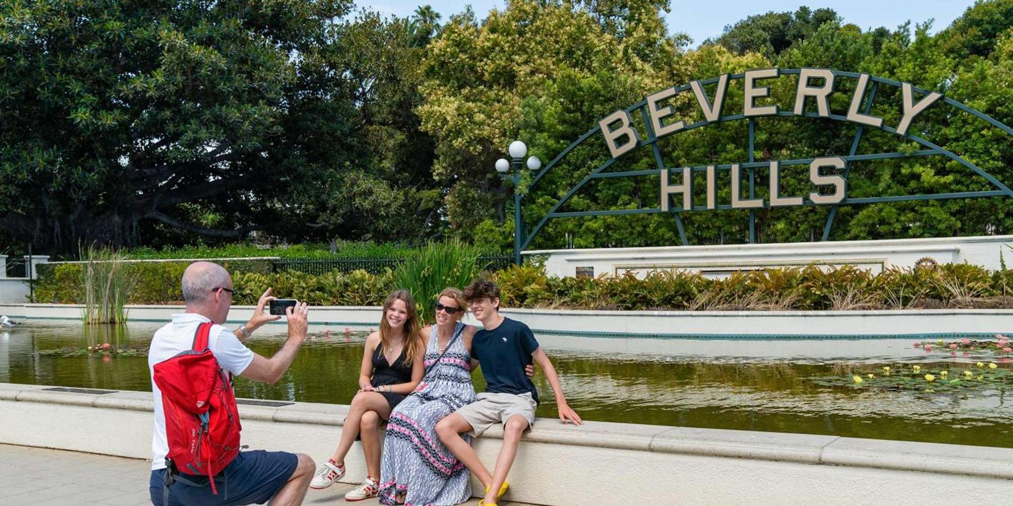 Los Angeles Celebrity Homes Open-Air Bus Tour - Image 3
