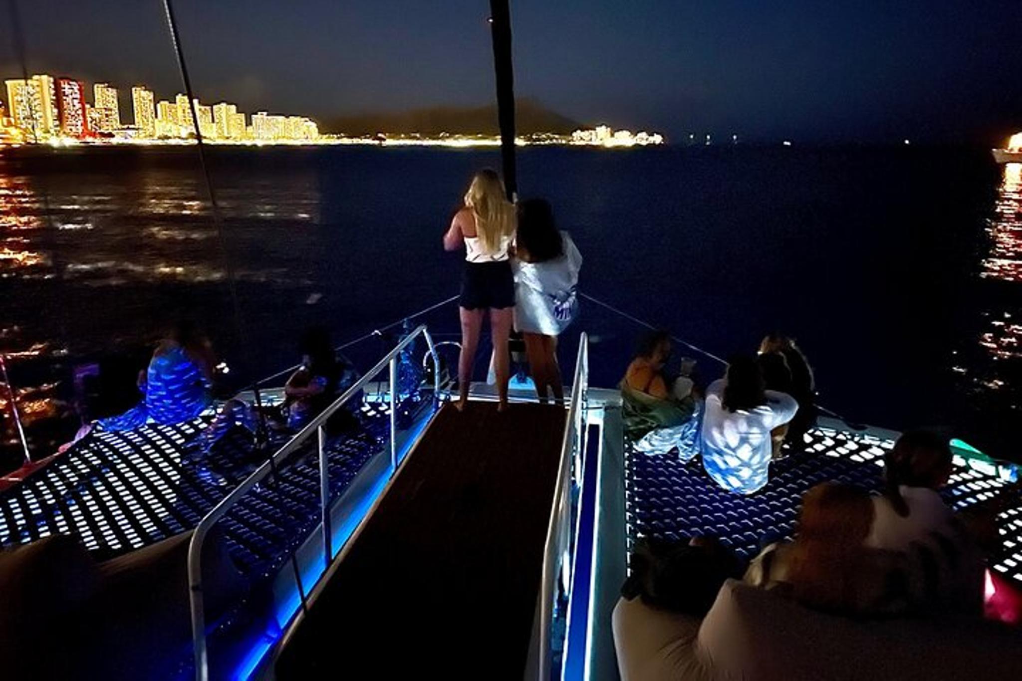 Honolulu Party Cruise on Moana 2 hr - Image 3