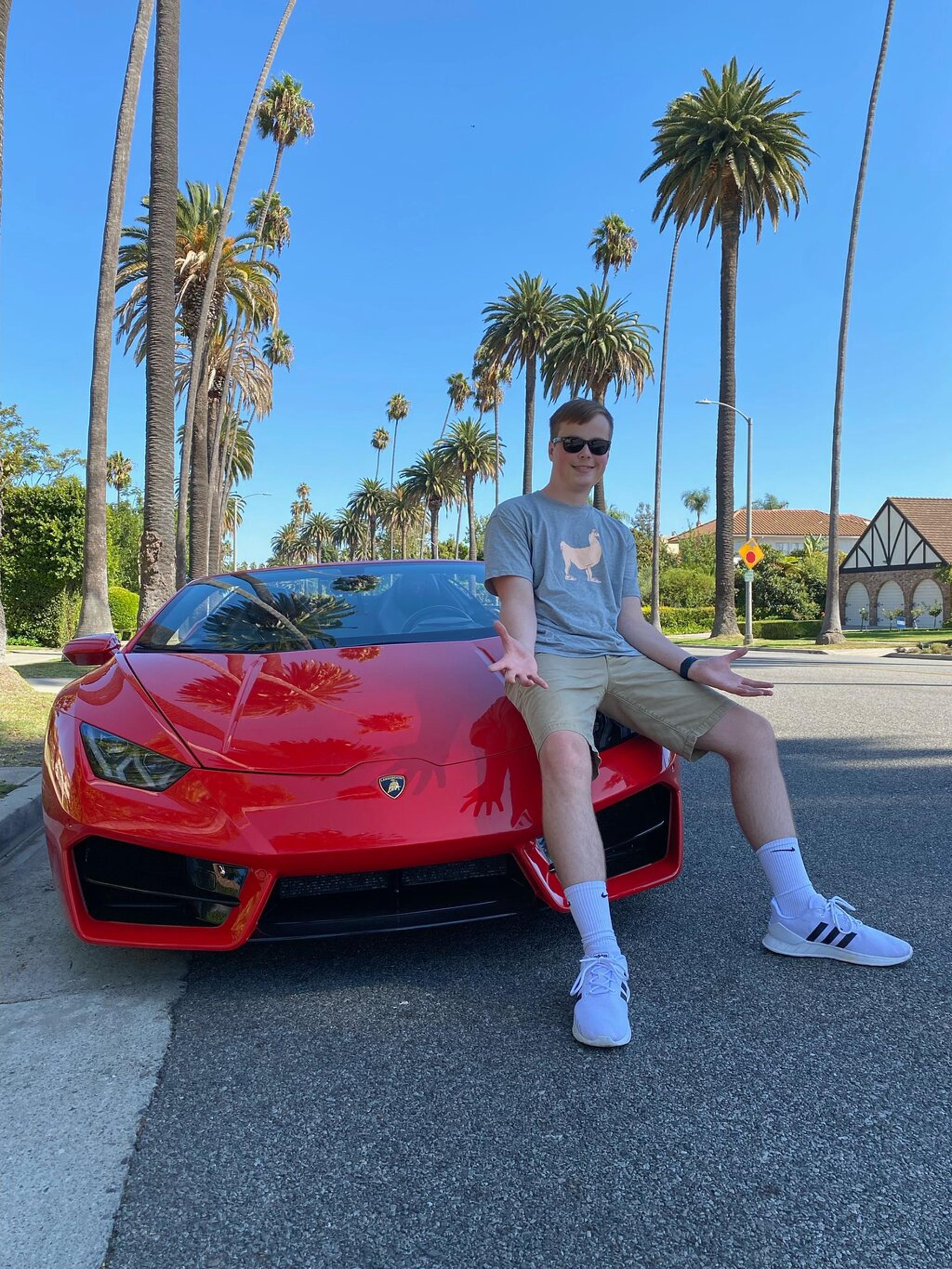 Los Angeles Driving Tour in a Lamborghini 30 Min - Image 6