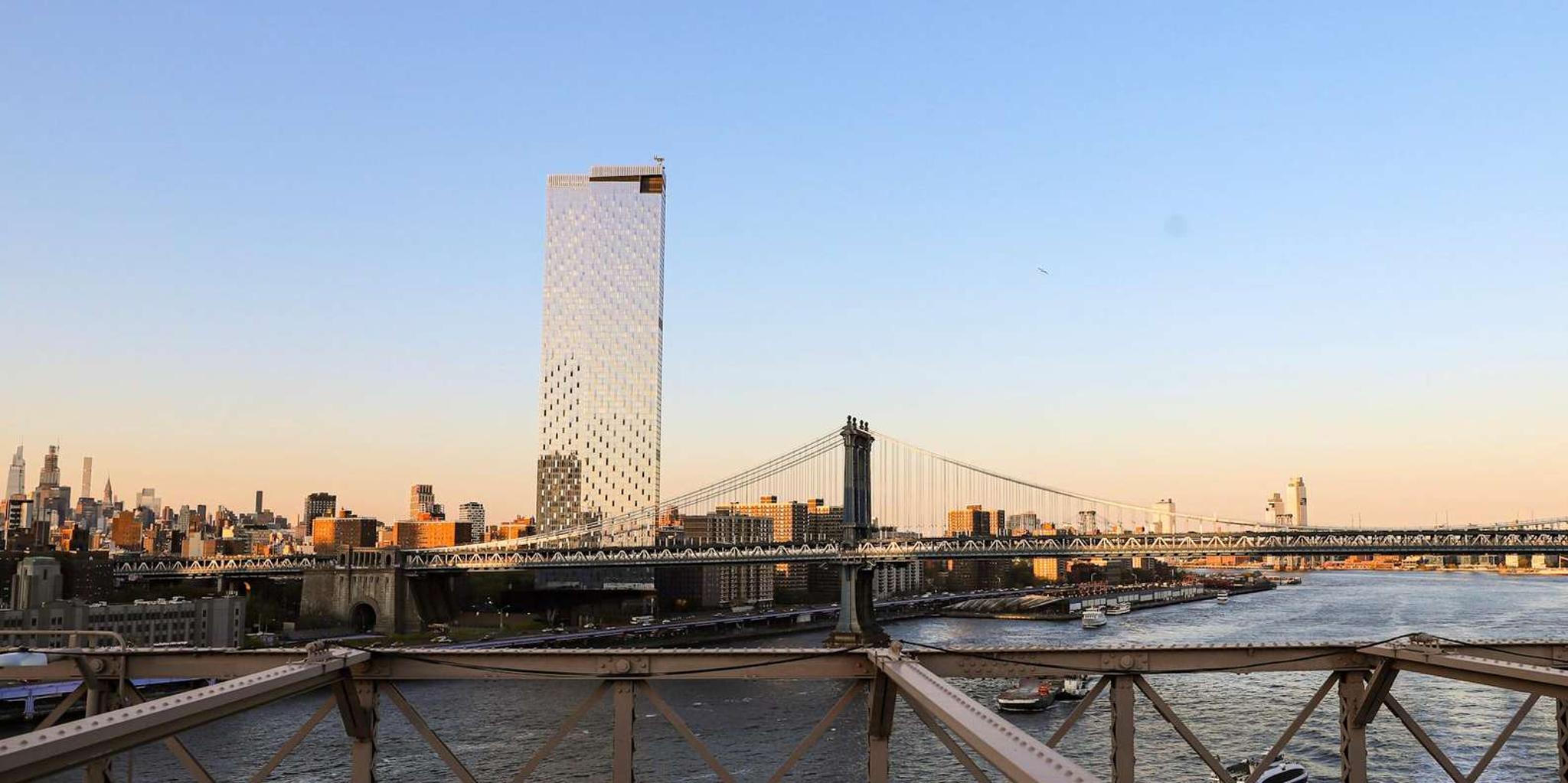 New York City Walking Tour Williamsburg DUMBO Brooklyn Bridge 4 hr - Image 4