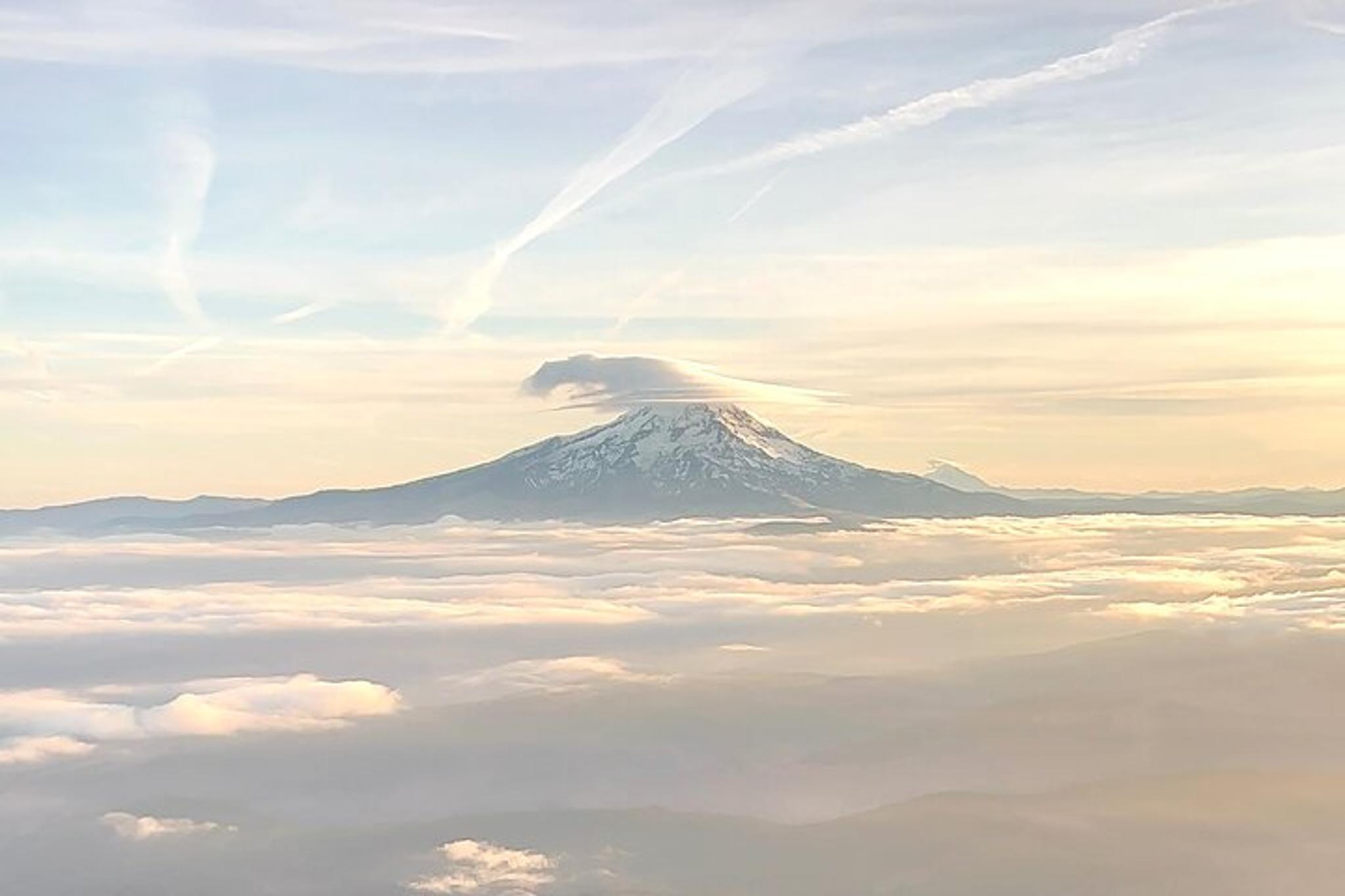Portland Volcano and Mountain Air Tour - Image 6