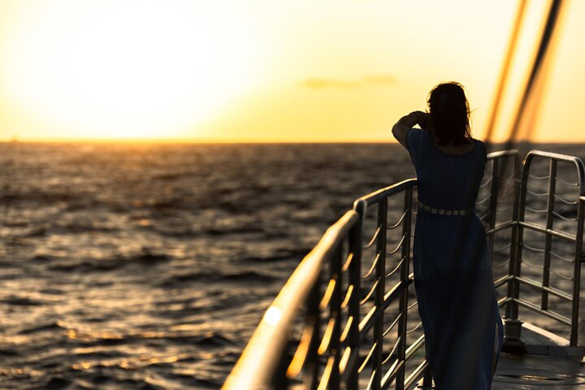 Kauai Na Pali Coast Sunset Cruise - Image 5