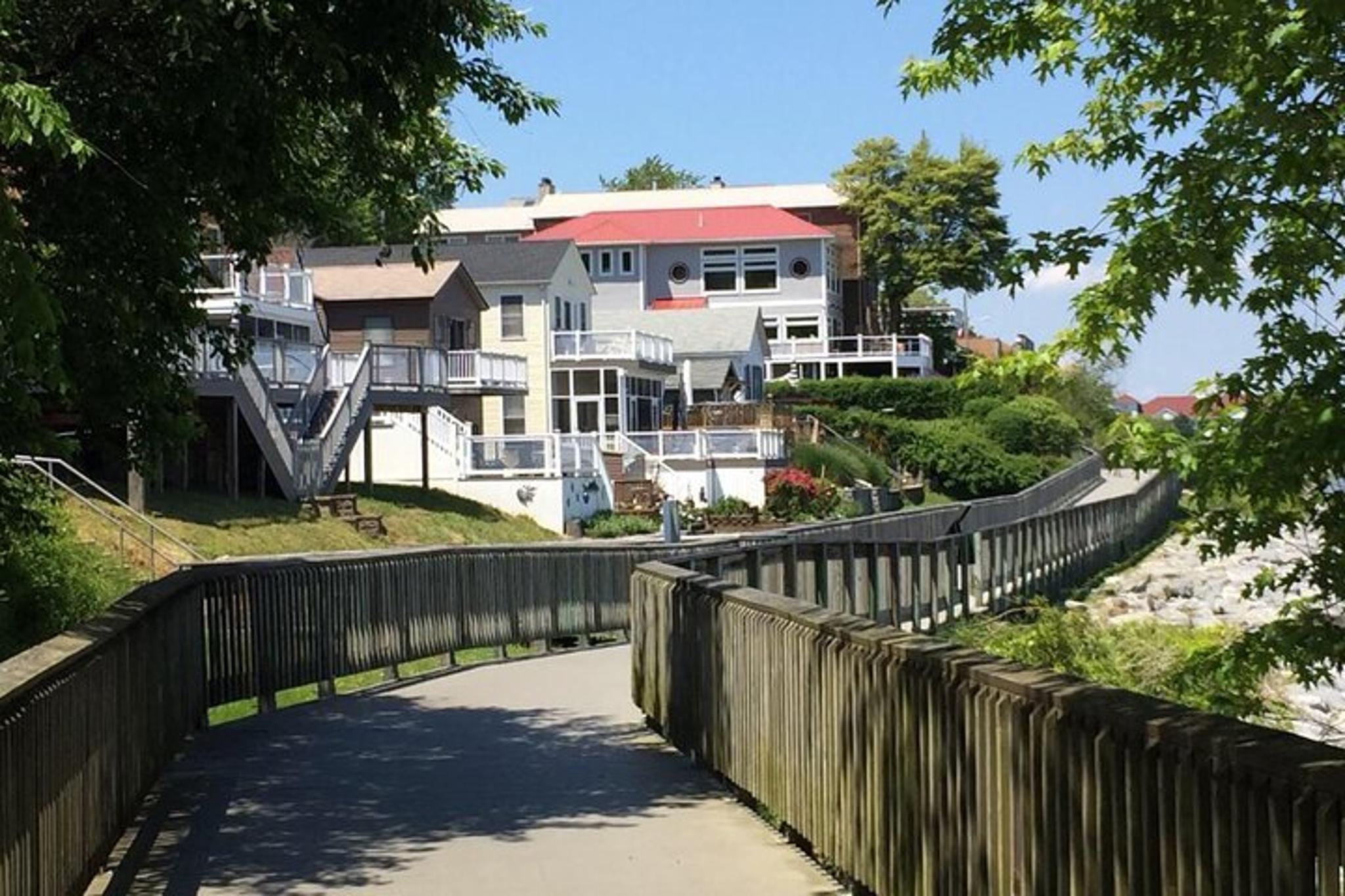 Chesapeake Beach Walking Tour of the Cliffs 90 min