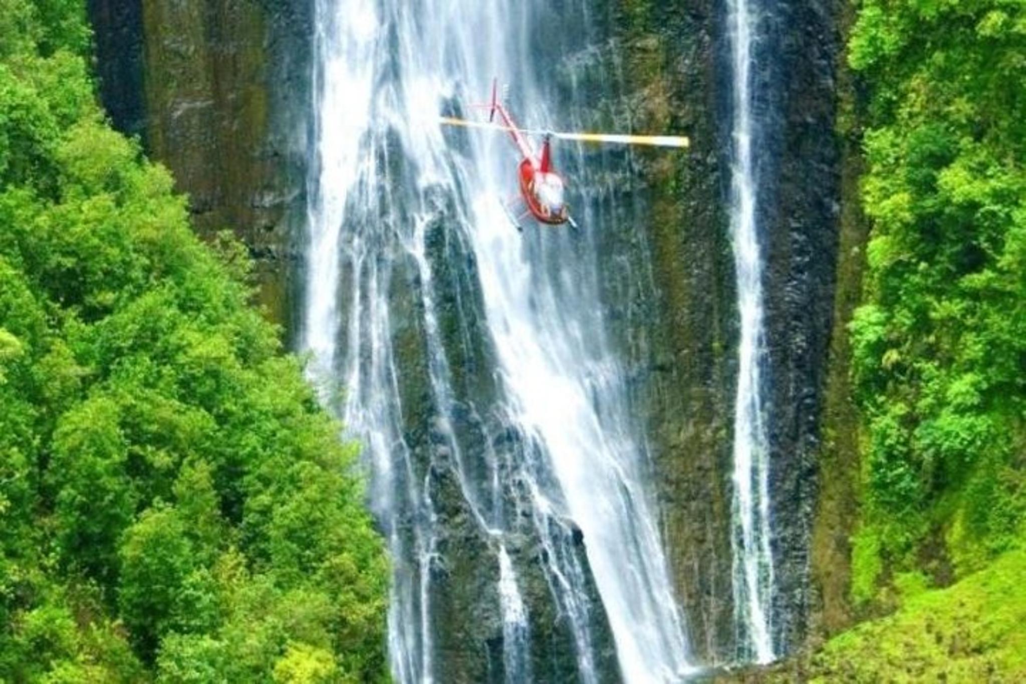 Kailua-Kona Waterfall Helicopter Tour 75 min