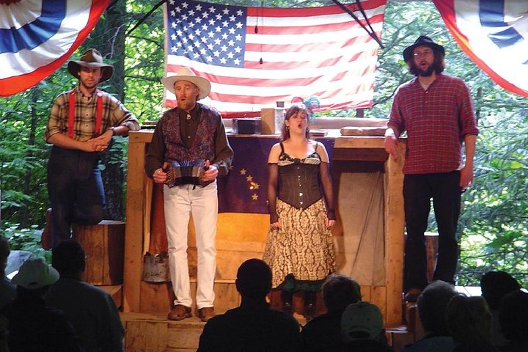 Skagway Gold Rush Camp and Salmon Bake Tour - Image 4