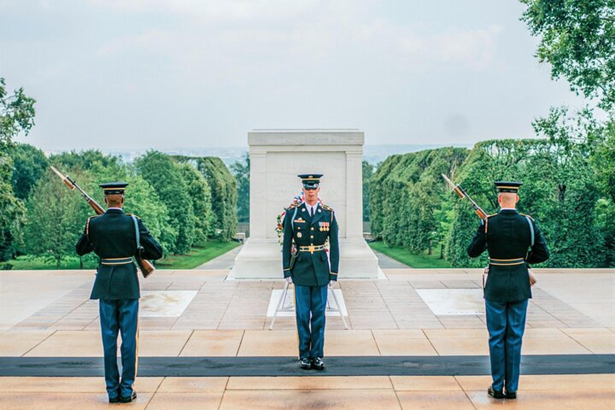 Arlington Cemetery Walking Tour with Changing of the Guard - Image 2