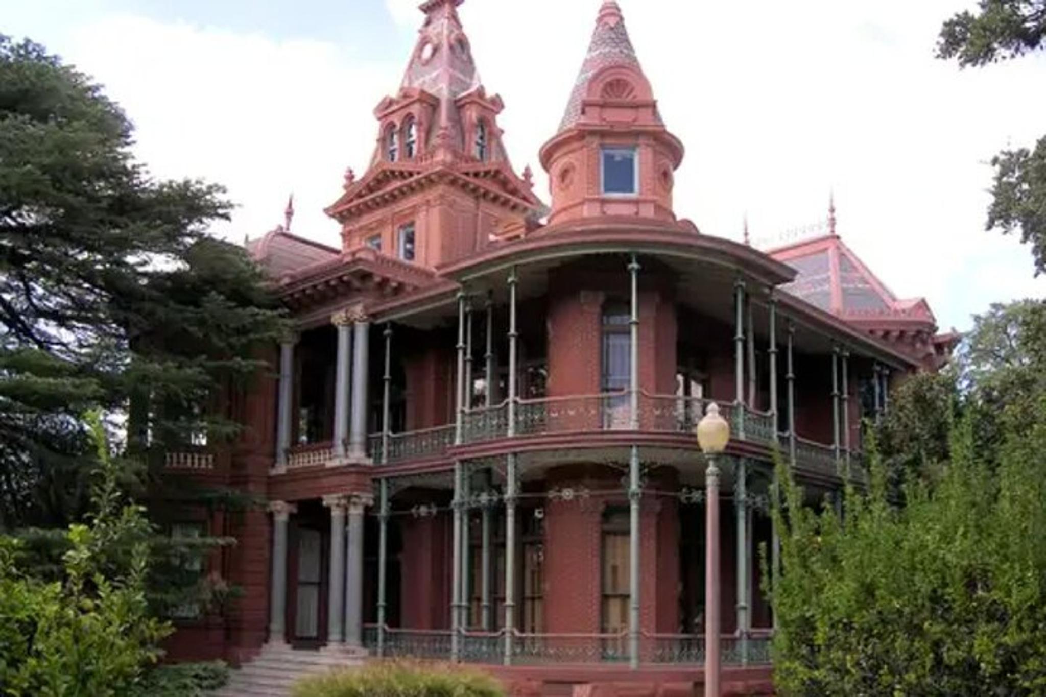 Austin Walking Ghost Tour: The Madam's Curse 90 min - Image 6